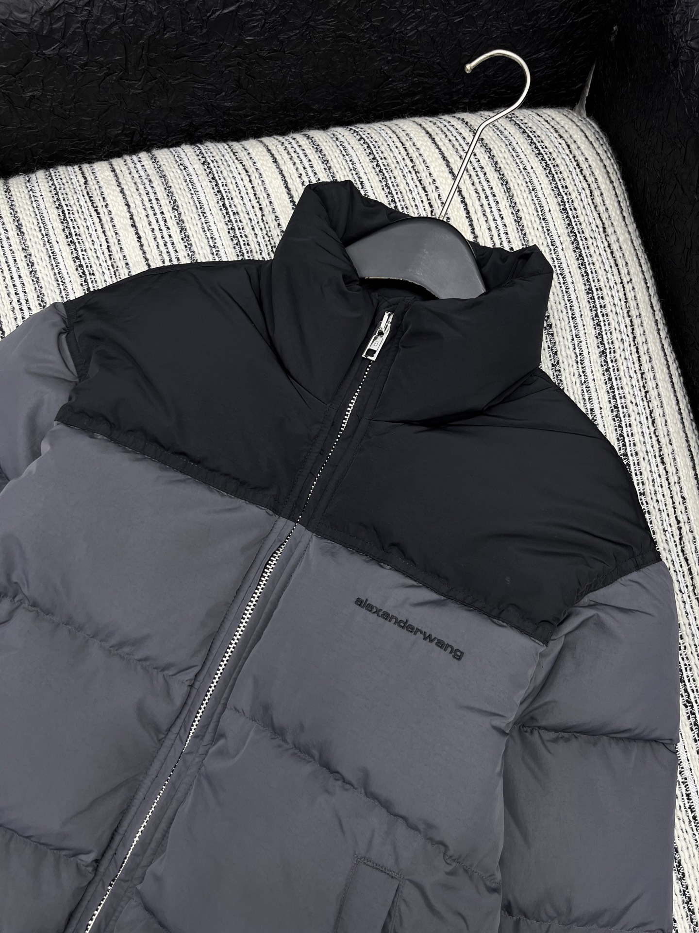 🛒𝐍𝐄𝐖 · 𝟐𝟎𝟐5/爆款现货【原版定制】Alex*｜2025新品撞色立领羽绒服外套定制YB进口材质，