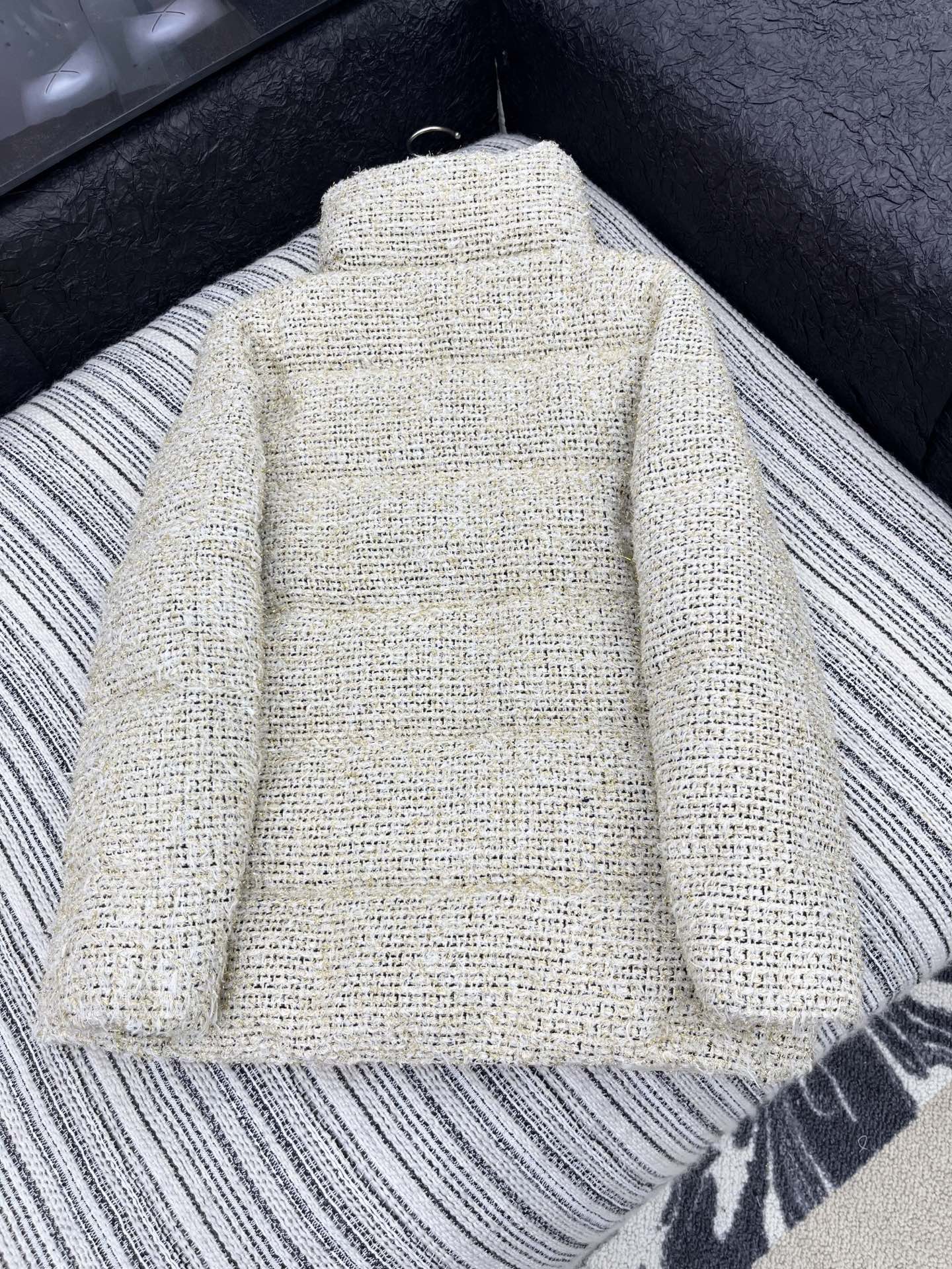 🛒𝐍𝐄𝐖 · 𝟐𝟎𝟐5/爆款现货【原版订制】Mon*｜25秋冬新品粗花呢立领羽绒服外套面包服设计 大工厂