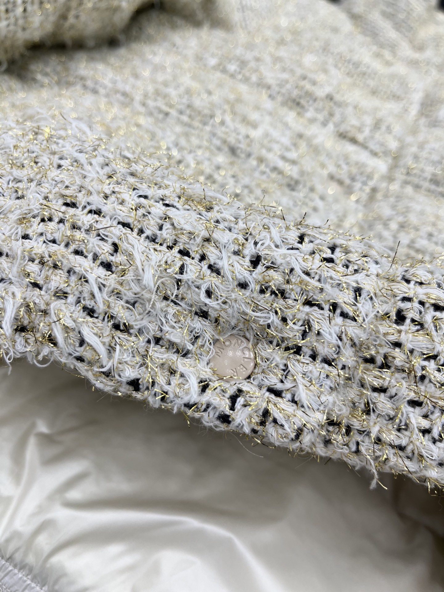 🛒𝐍𝐄𝐖 · 𝟐𝟎𝟐5/爆款现货【原版订制】Mon*｜25秋冬新品粗花呢立领羽绒服外套面包服设计 大工厂