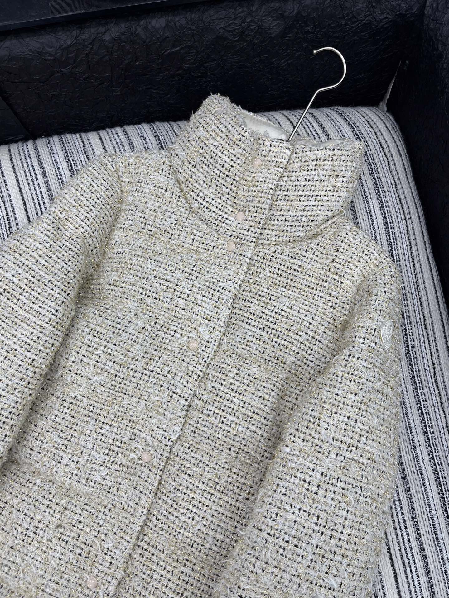 🛒𝐍𝐄𝐖 · 𝟐𝟎𝟐5/爆款现货【原版订制】Mon*｜25秋冬新品粗花呢立领羽绒服外套面包服设计 大工厂