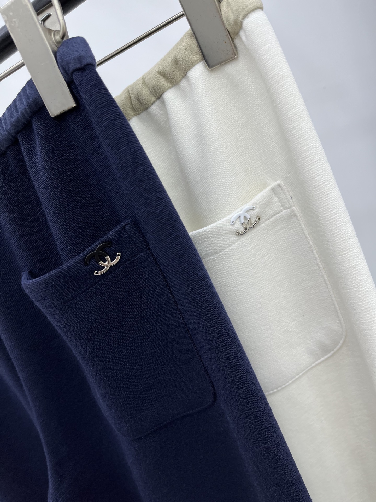 🛒𝐍𝐄𝐖 · 𝟐𝟎𝟐5/爆款现货原单品质 Chan*｜抽绳撞色松紧腰休闲裤高品质面料质感柔软细腻舒适手缝