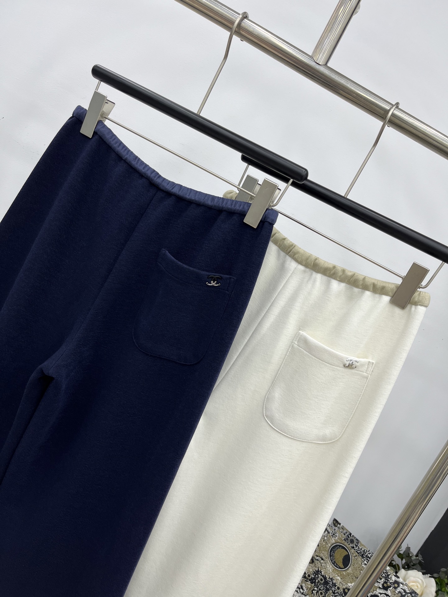 🛒𝐍𝐄𝐖 · 𝟐𝟎𝟐5/爆款现货原单品质 Chan*｜抽绳撞色松紧腰休闲裤高品质面料质感柔软细腻舒适手缝