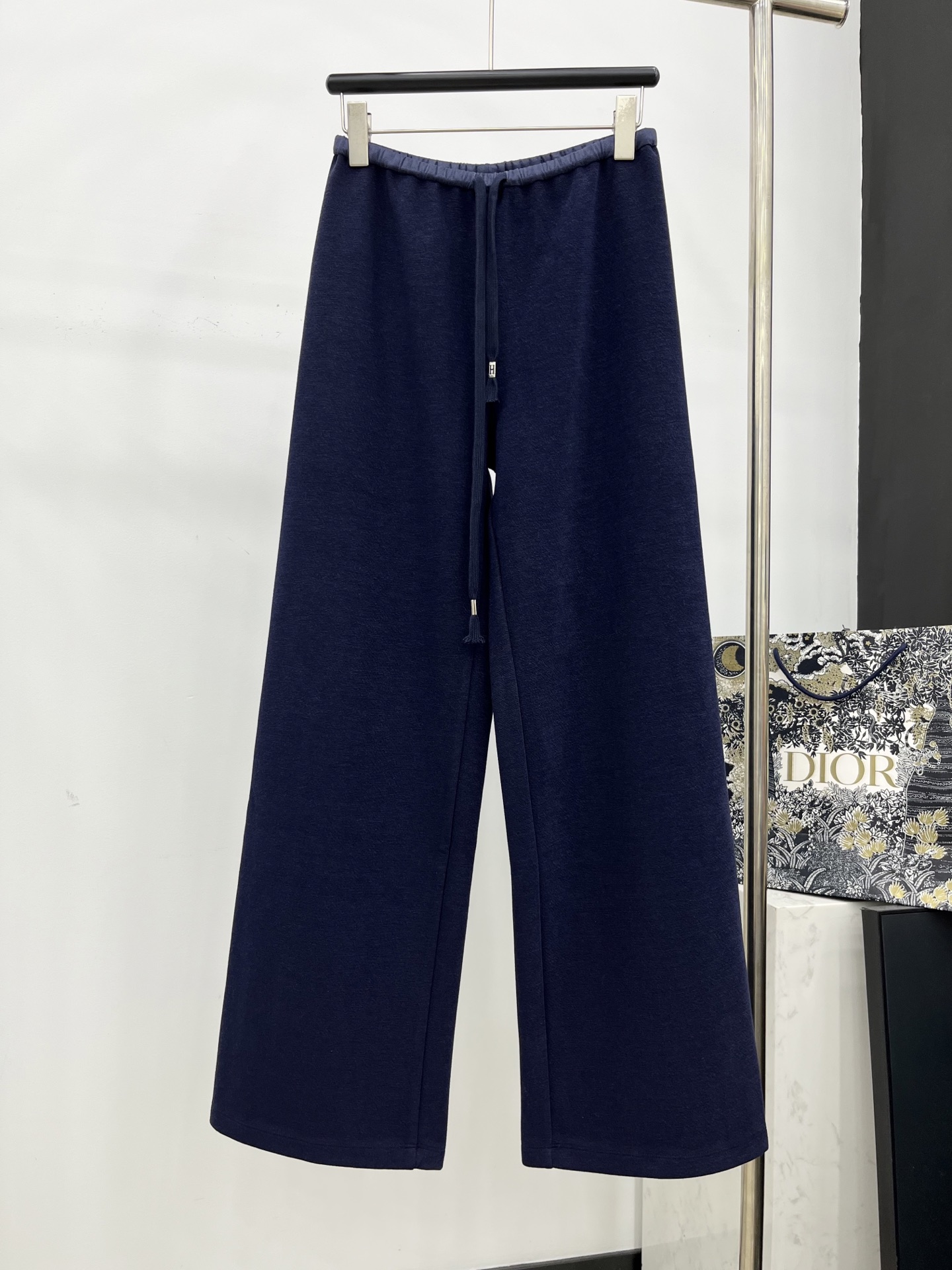 🛒𝐍𝐄𝐖 · 𝟐𝟎𝟐5/爆款现货原单品质 Chan*｜抽绳撞色松紧腰休闲裤高品质面料质感柔软细腻舒适手缝