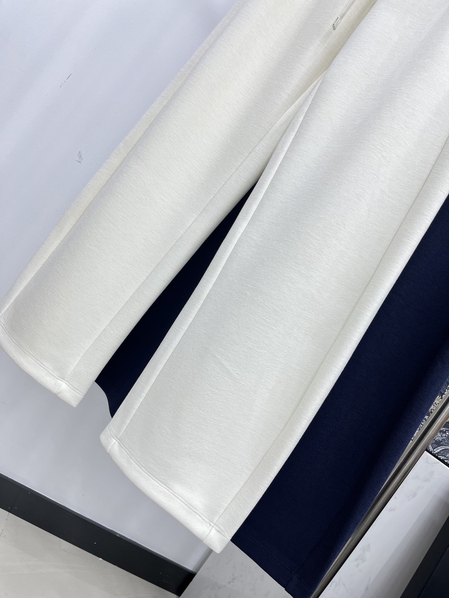 🛒𝐍𝐄𝐖 · 𝟐𝟎𝟐5/爆款现货原单品质 Miu Mi*｜抽绳贴布绣松紧腰休闲裤高品质面料质感柔软细腻舒