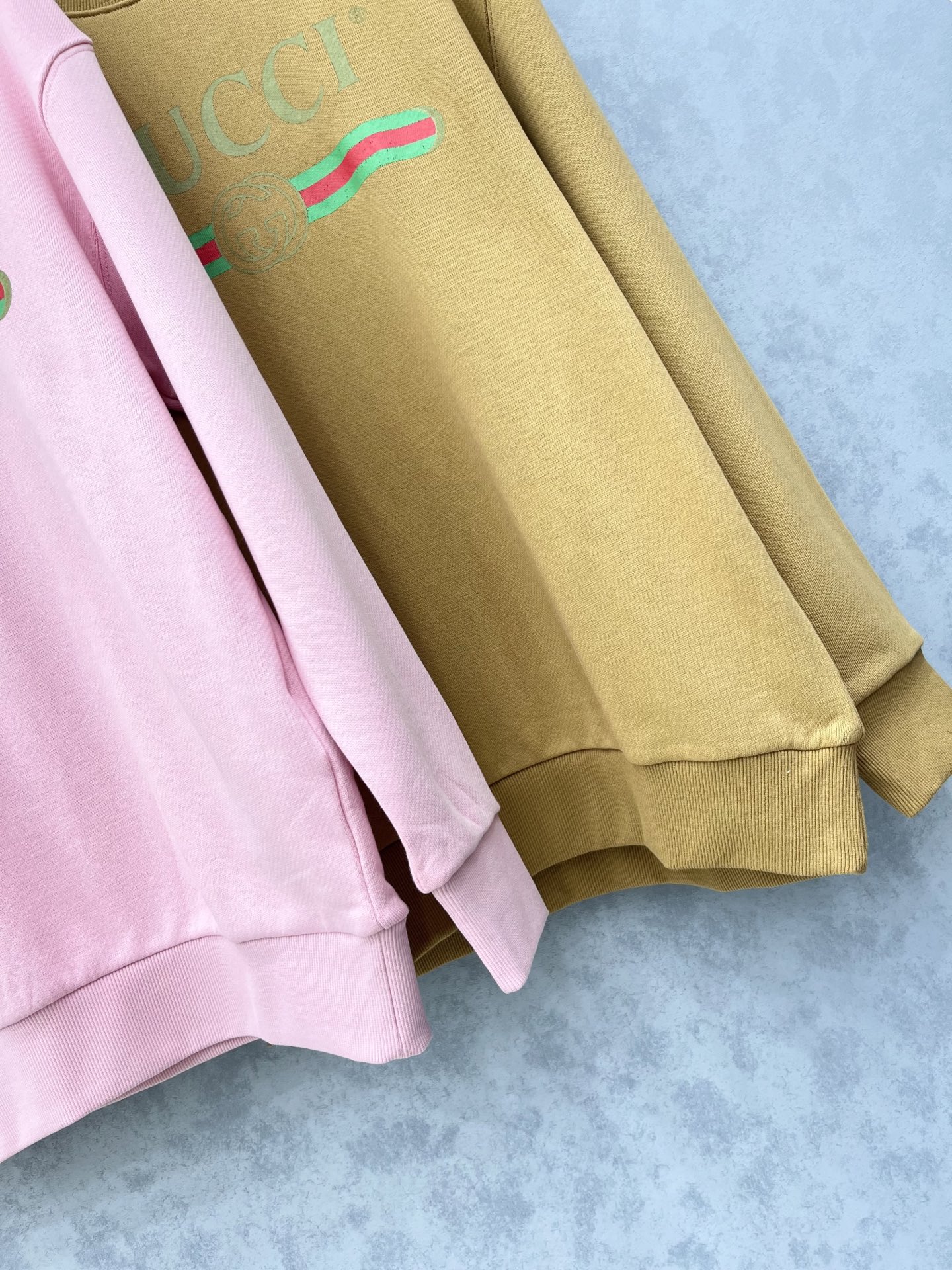 🛒𝐍𝐄𝐖 · 𝟐𝟎𝟐5/爆款现货原单品质 Guc*｜25早秋经典圆领卫衣干净利落的裁剪，落肩宽松慵懒版型