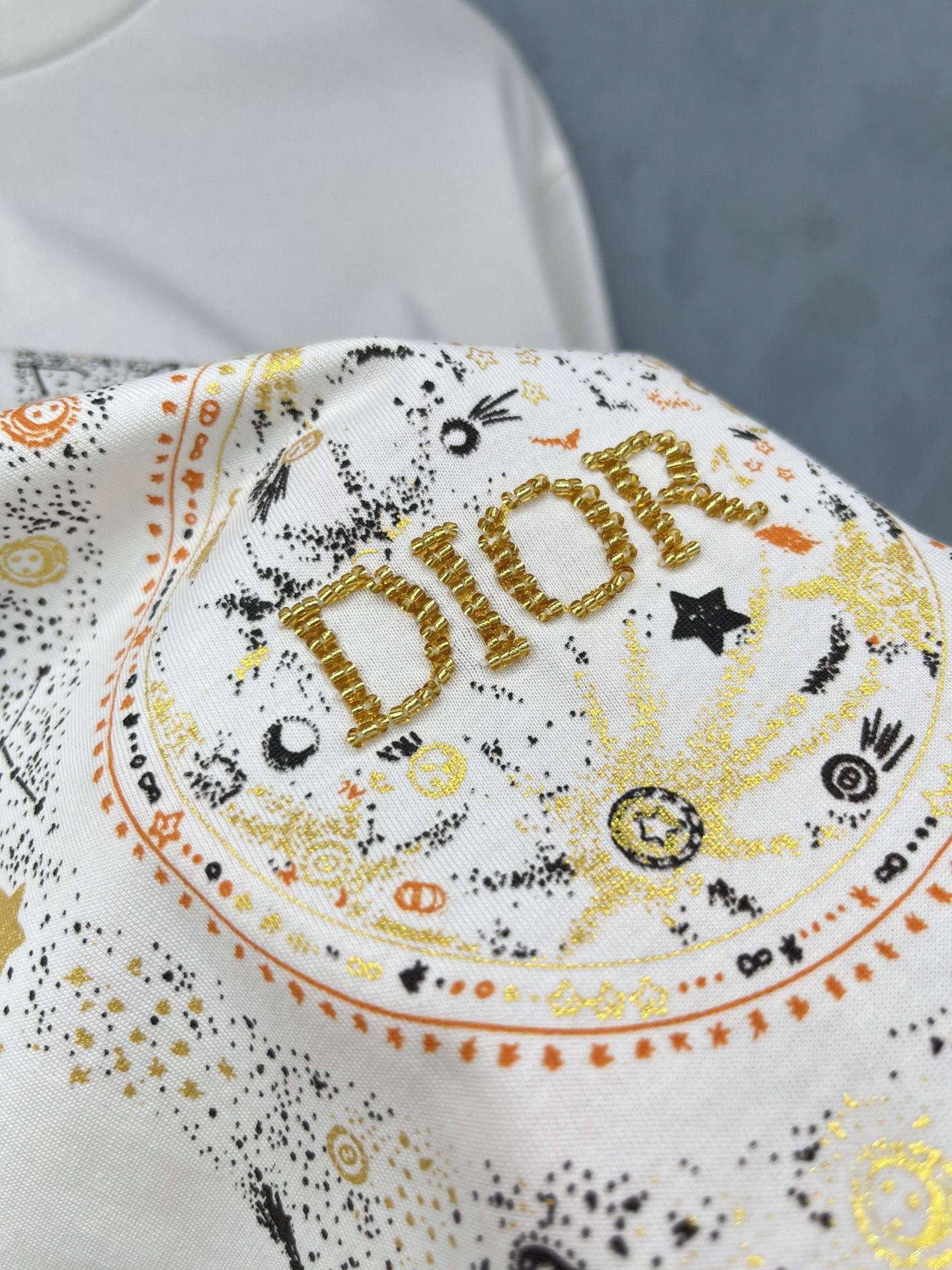 🛒𝐍𝐄𝐖 · 𝟐𝟎𝟐5/爆款现货原单品质 Dio*｜25新品印花订珠短袖T恤精致版型上身巨显瘦！定制最新