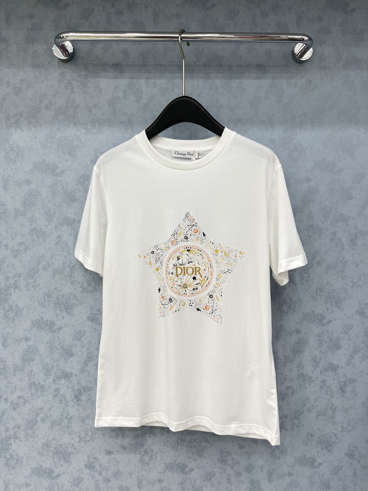 🛒𝐍𝐄𝐖 · 𝟐𝟎𝟐5/爆款现货原单品质 Dio*｜25新品印花订珠短袖T恤精致版型上身巨显瘦！定制最新