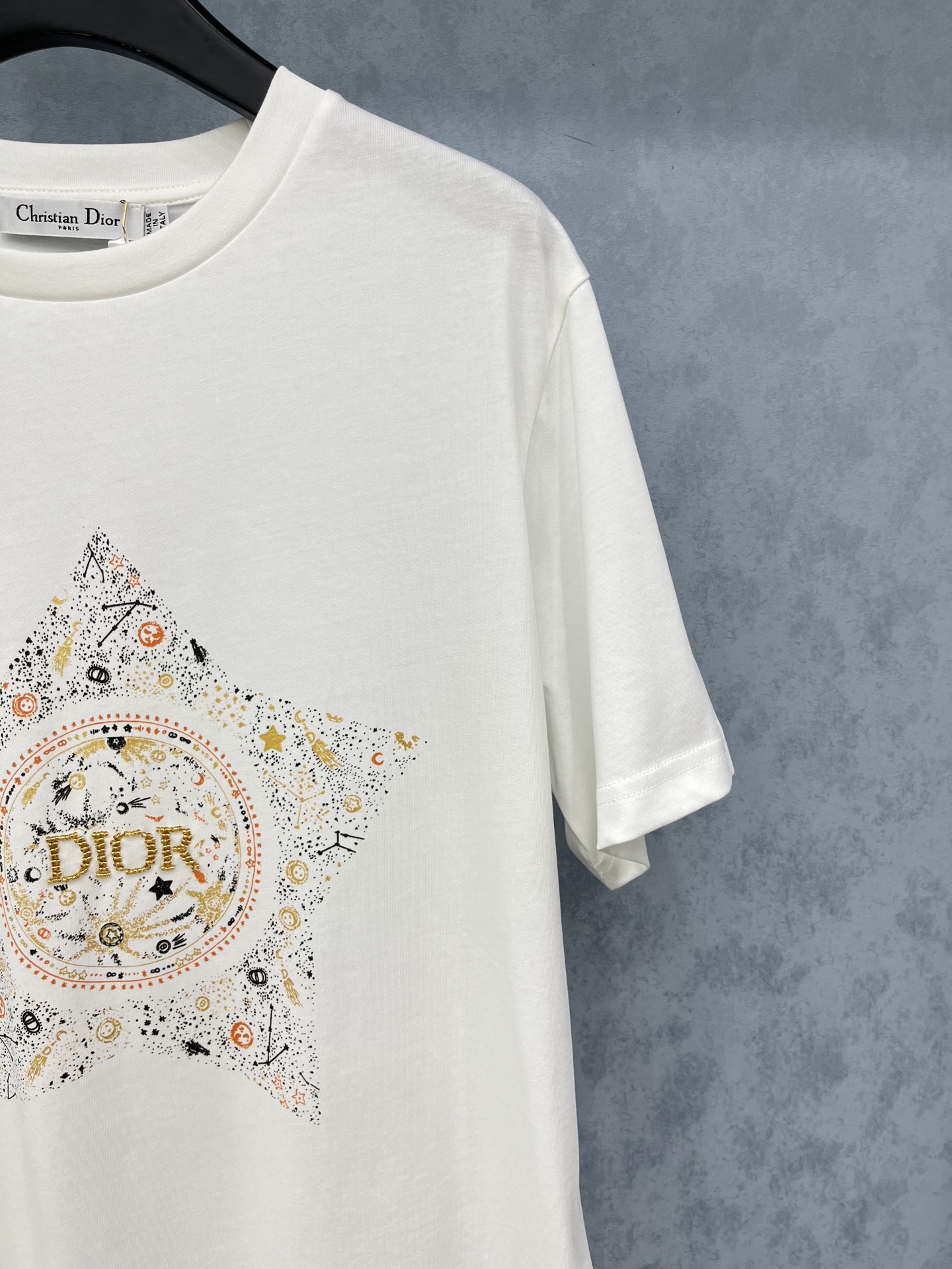 🛒𝐍𝐄𝐖 · 𝟐𝟎𝟐5/爆款现货原单品质 Dio*｜25新品印花订珠短袖T恤精致版型上身巨显瘦！定制最新