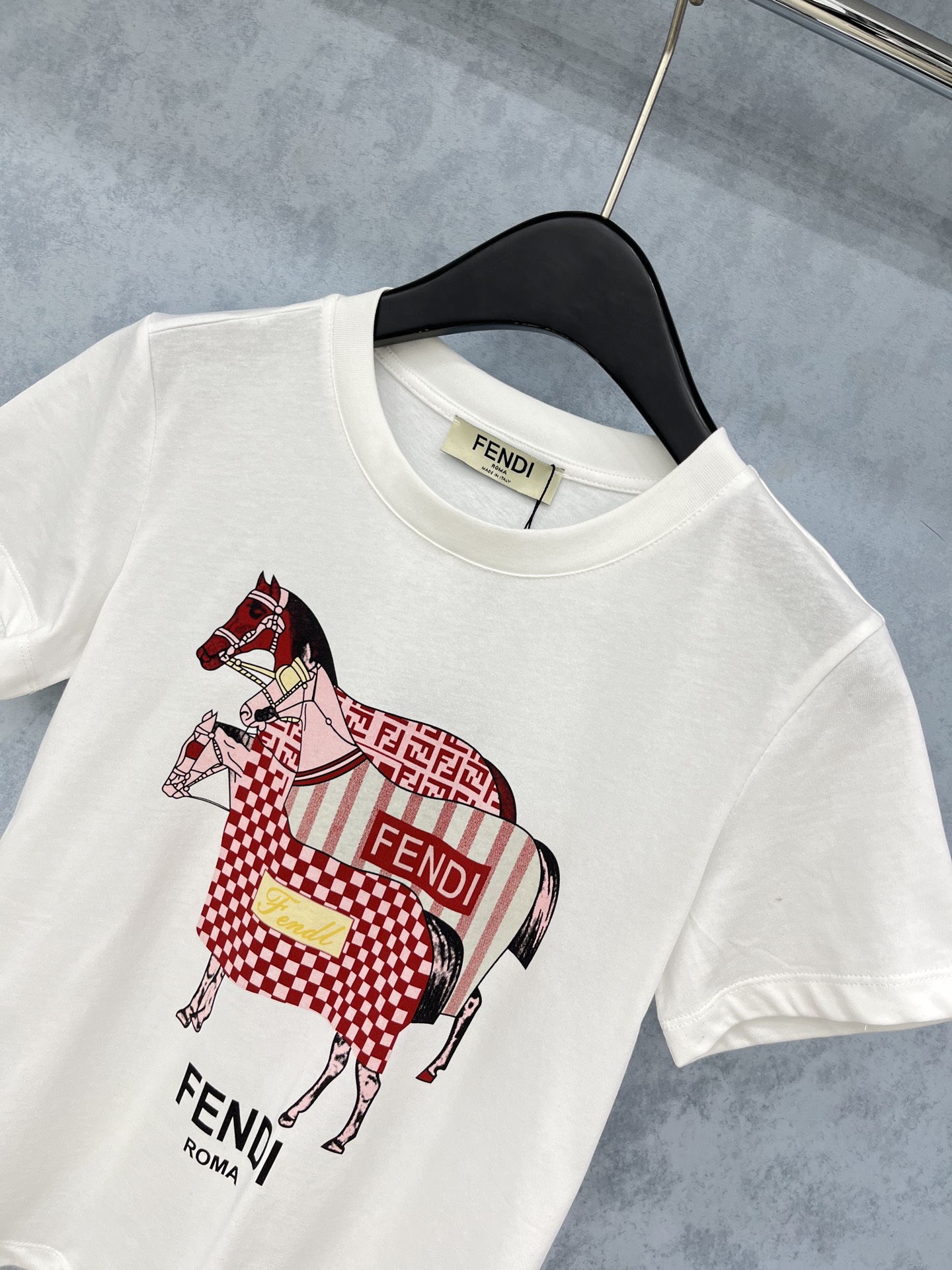 🛒𝐍𝐄𝐖 · 𝟐𝟎𝟐5/爆款现货原单品质 Fend*｜25新品印花短袖T恤精致版型上身巨显瘦！定制最新工