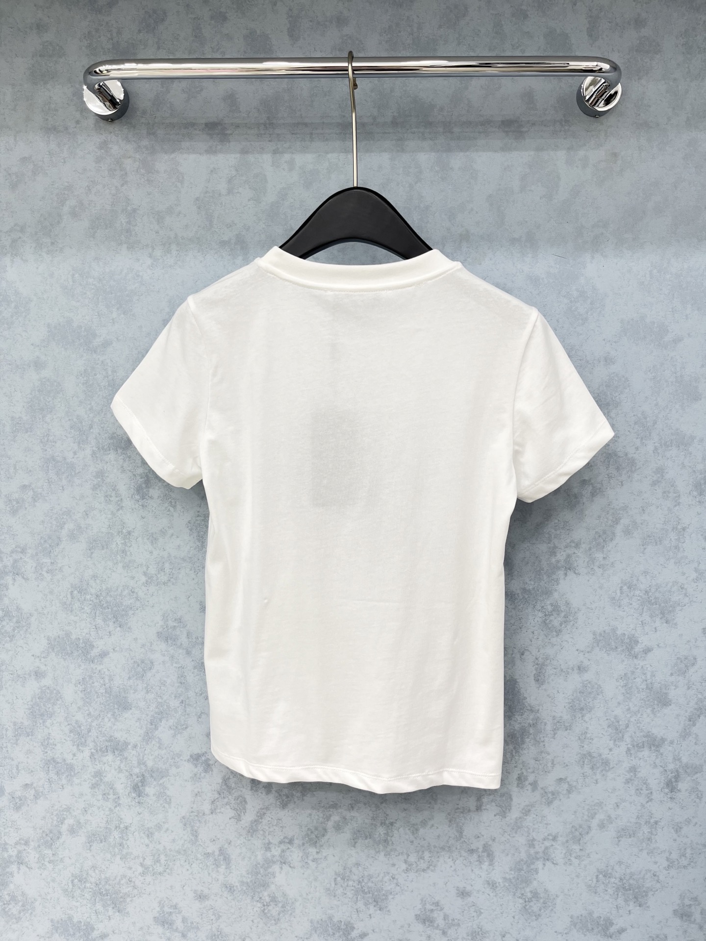 🛒𝐍𝐄𝐖 · 𝟐𝟎𝟐5/爆款现货原单品质 Fend*｜25新品印花短袖T恤精致版型上身巨显瘦！定制最新工