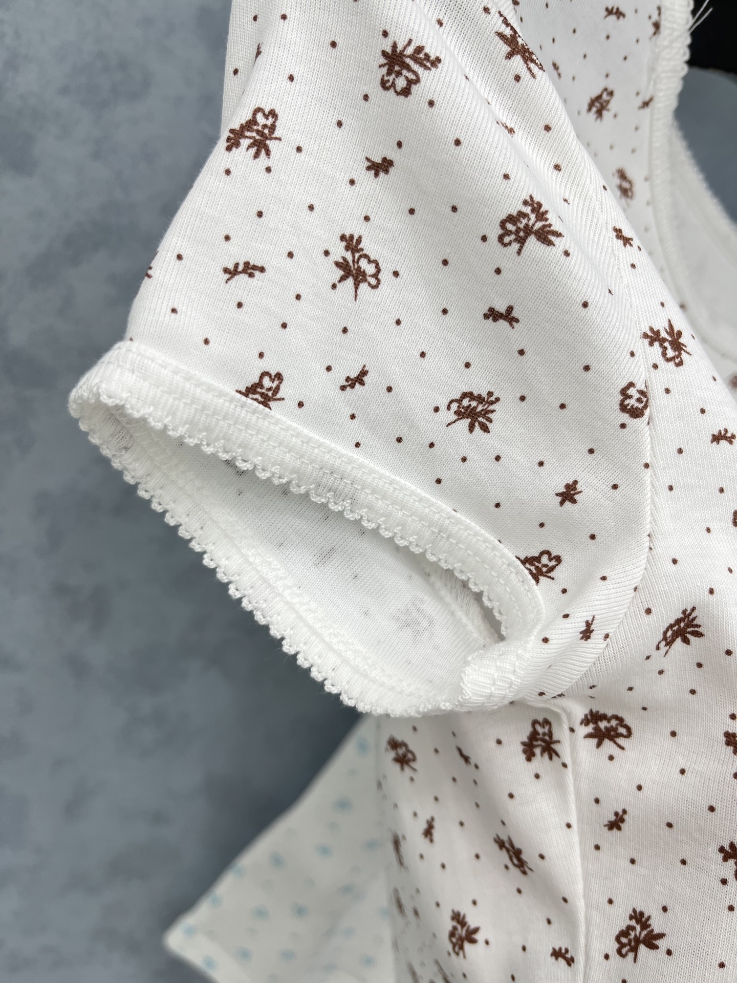 🛒𝐍𝐄𝐖 · 𝟐𝟎𝟐5/爆款现货原单品质 Miu Mi*｜25早秋新款圆领花边短袖T恤 系列款不同于传统