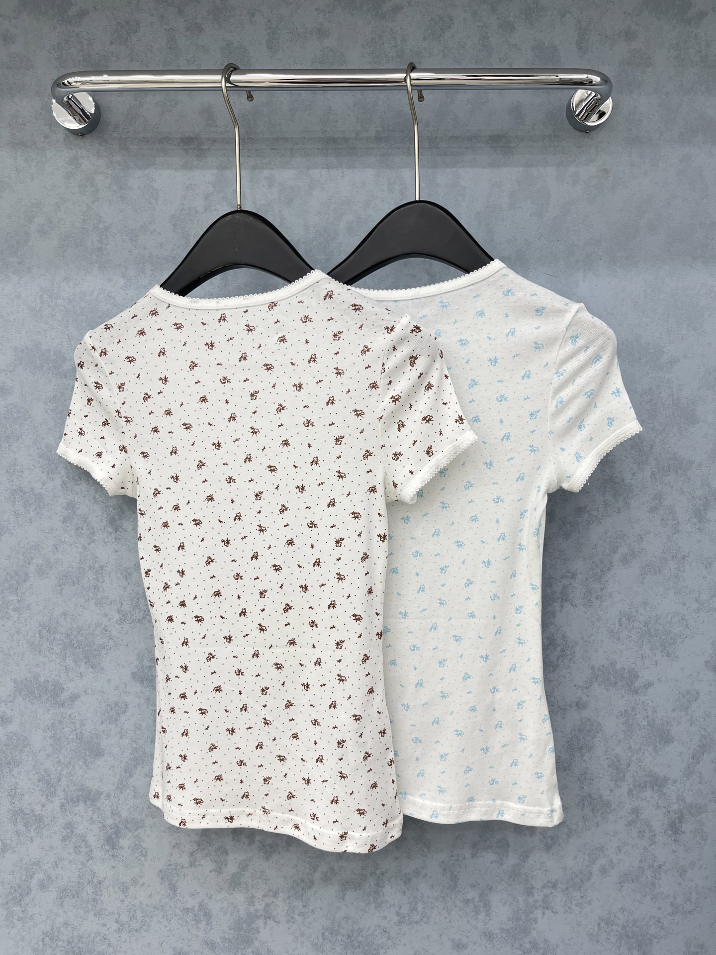 🛒𝐍𝐄𝐖 · 𝟐𝟎𝟐5/爆款现货原单品质 Miu Mi*｜25早秋新款圆领花边短袖T恤 系列款不同于传统