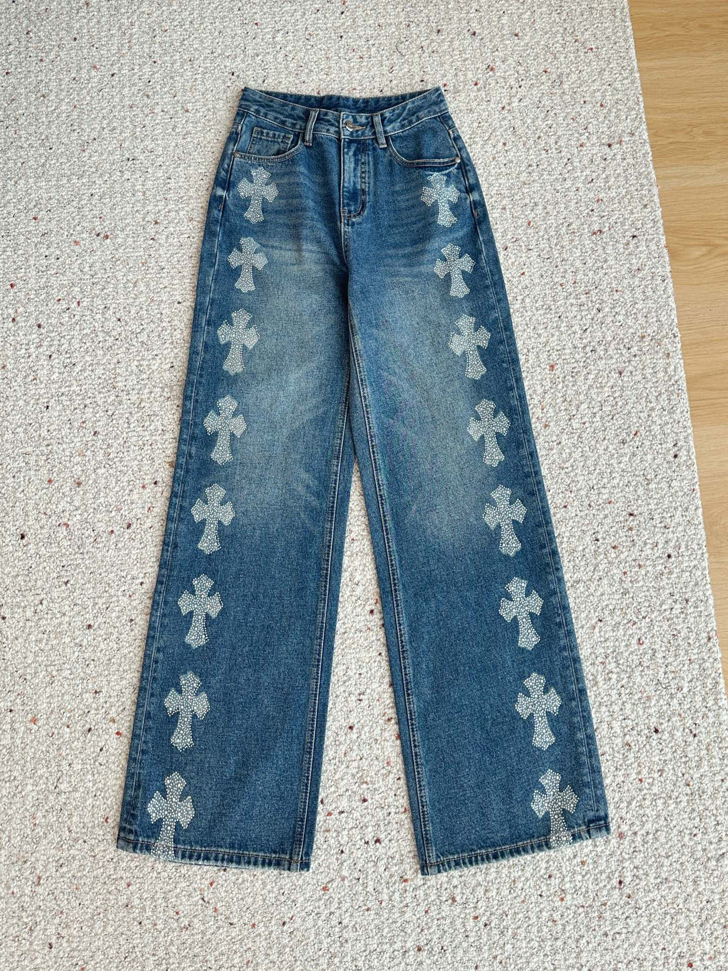 🛒𝐍𝐄𝐖 · 𝟐𝟎𝟐5/爆款现货设计师 原创｜2025 烫钻抓绒牛仔裤定制YB斜纹棉牛仔材质 工艺洗水处