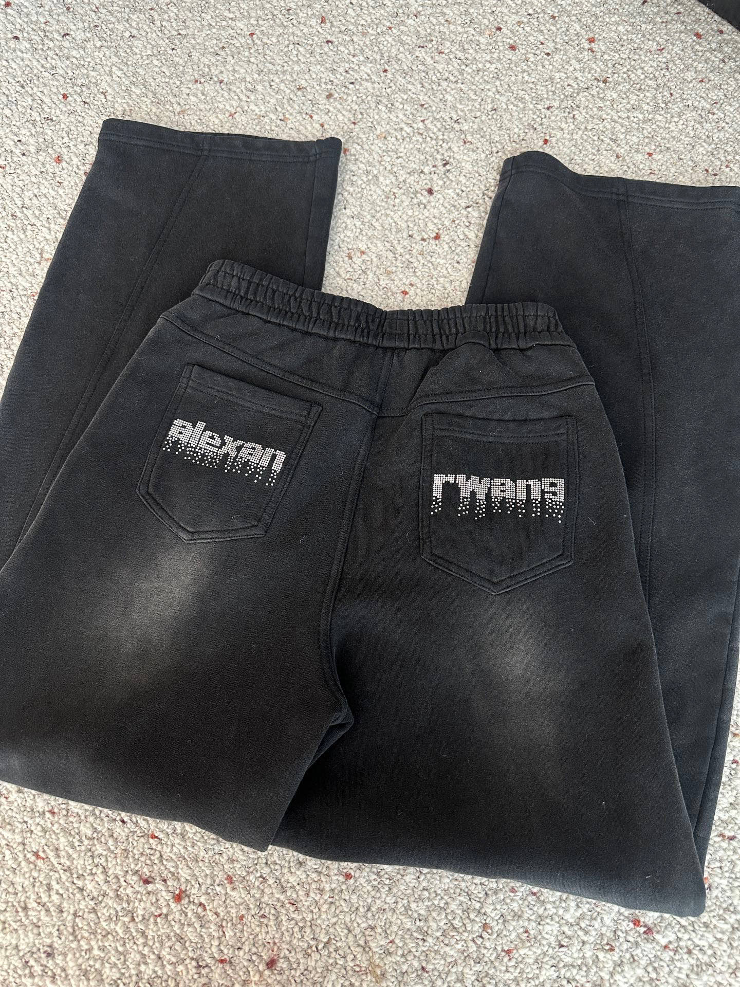 解锁渐变色洗水运动休闲裤，运动时髦两不误 秋冬加绒版在追求时尚与舒适的道路上，抽绳运动休闲裤绝对是你的不