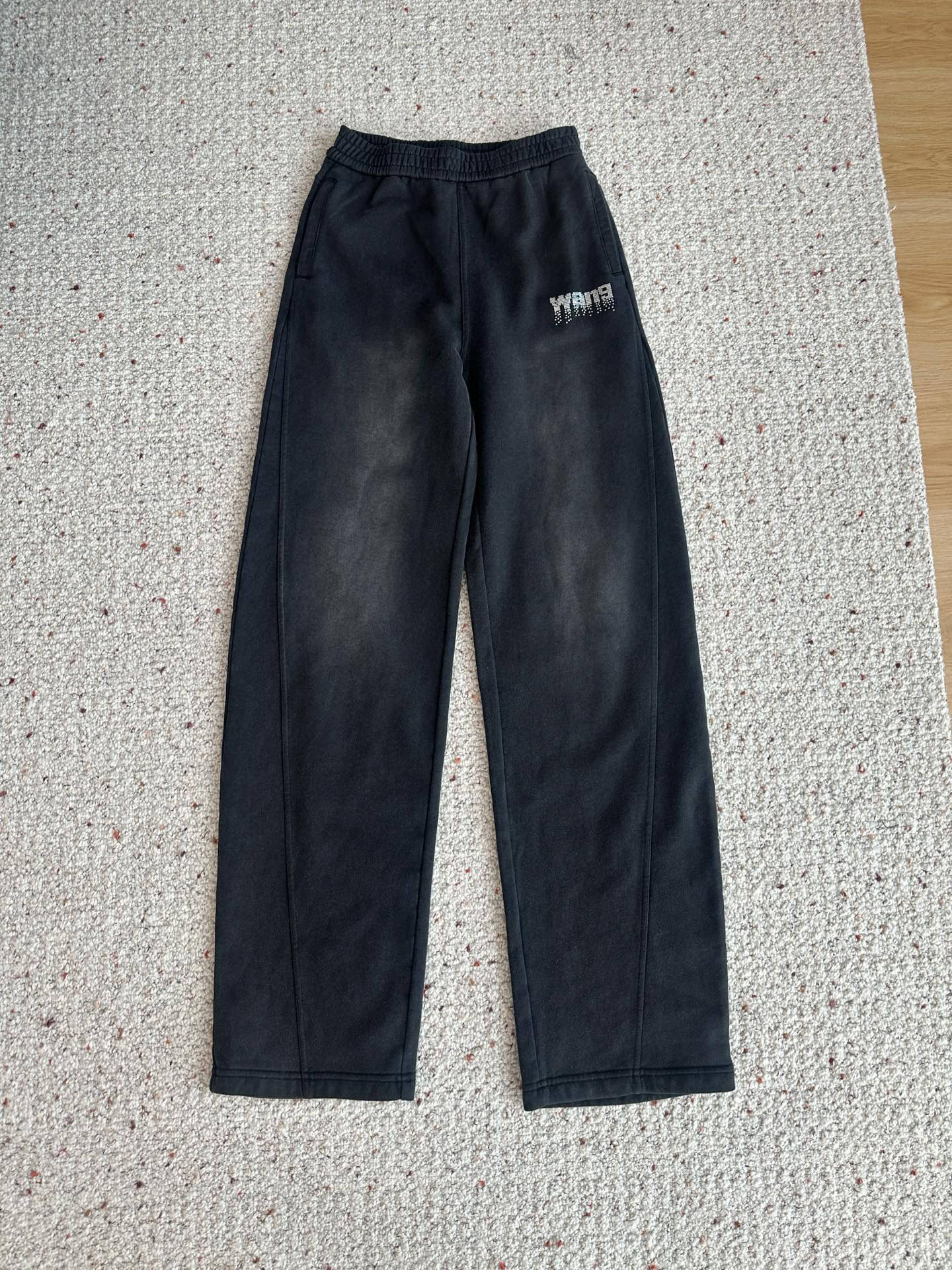 解锁渐变色洗水运动休闲裤，运动时髦两不误 秋冬加绒版在追求时尚与舒适的道路上，抽绳运动休闲裤绝对是你的不