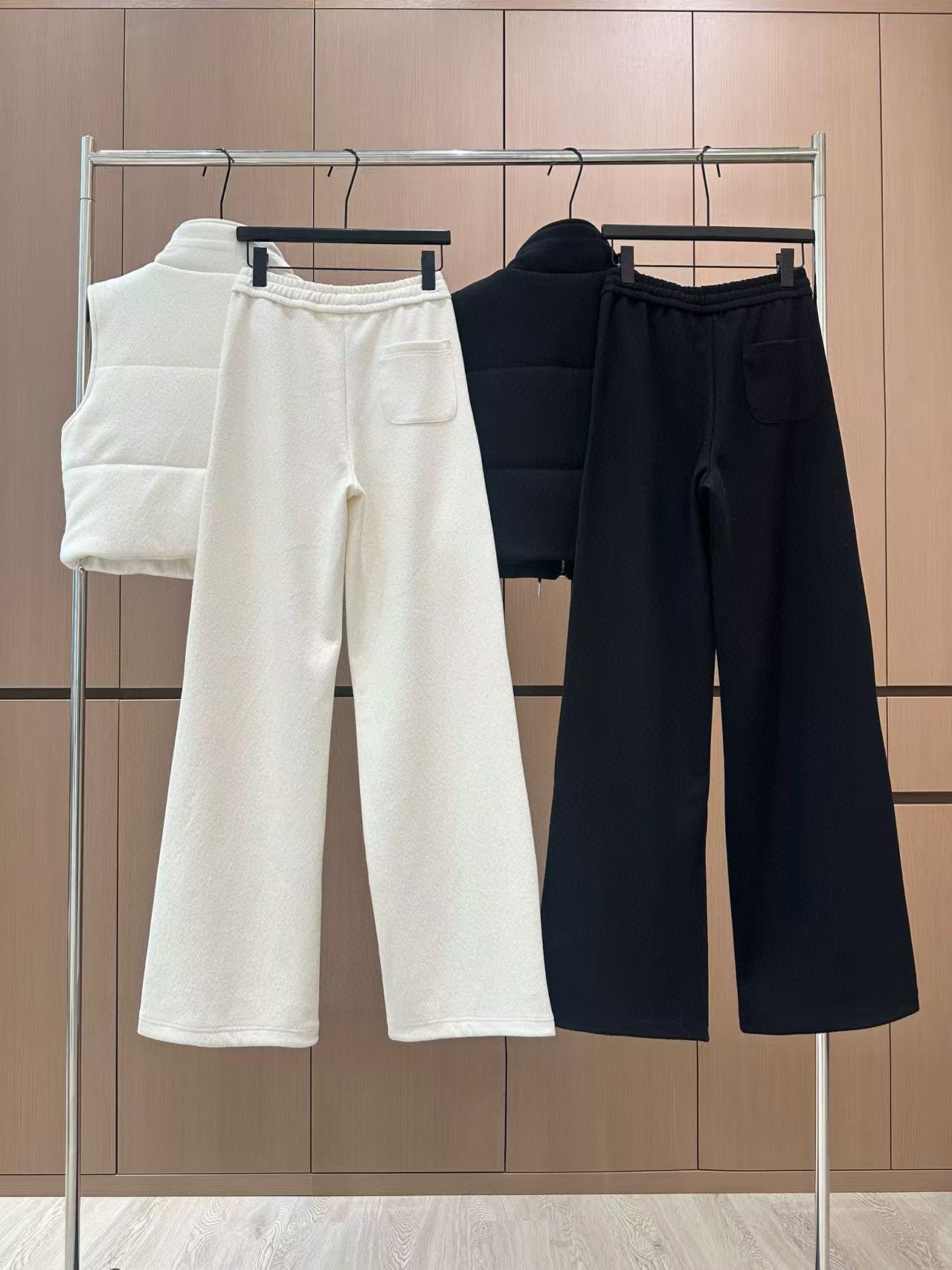 🛒𝐍𝐄𝐖 · 𝟐𝟎𝟐5/爆款现货设计师 原创｜经典羊毛马甲外套搭配束脚抽绳长裤套装定制高级面料，干净利落