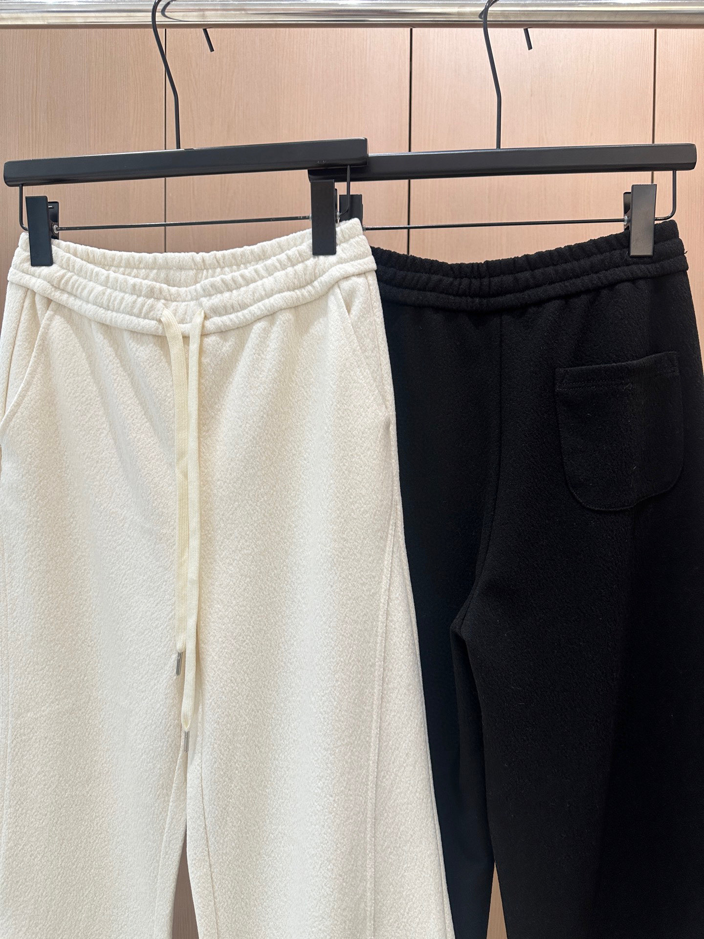 🛒𝐍𝐄𝐖 · 𝟐𝟎𝟐5/爆款现货设计师 原创｜经典羊毛马甲外套搭配束脚抽绳长裤套装定制高级面料，干净利落