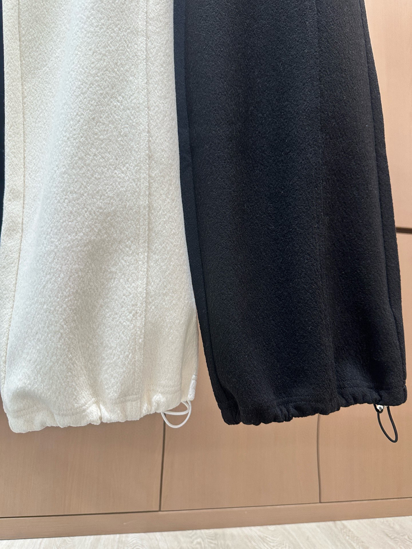 🛒𝐍𝐄𝐖 · 𝟐𝟎𝟐5/爆款现货设计师 原创｜经典羊毛马甲外套搭配束脚抽绳长裤套装定制高级面料，干净利落