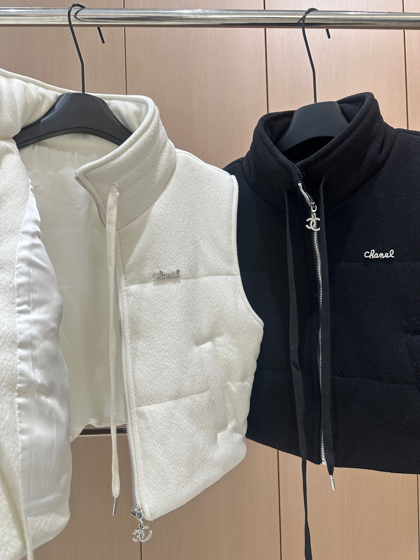 🛒𝐍𝐄𝐖 · 𝟐𝟎𝟐5/爆款现货设计师 原创｜经典羊毛马甲外套搭配束脚抽绳长裤套装定制高级面料，干净利落