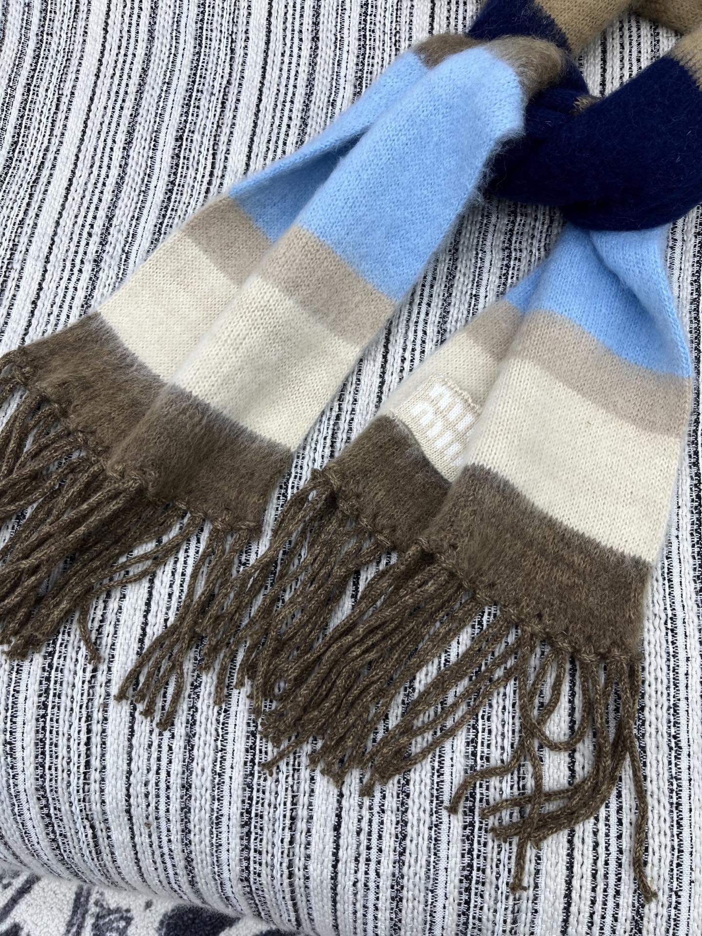 𝐌𝐈𝐔 𝐌𝐈* 25新款马海毛针织围巾 冬季搭配神器 彩色的拼接 少女感十足 超级柔软亲肤 软软糯糯纯手