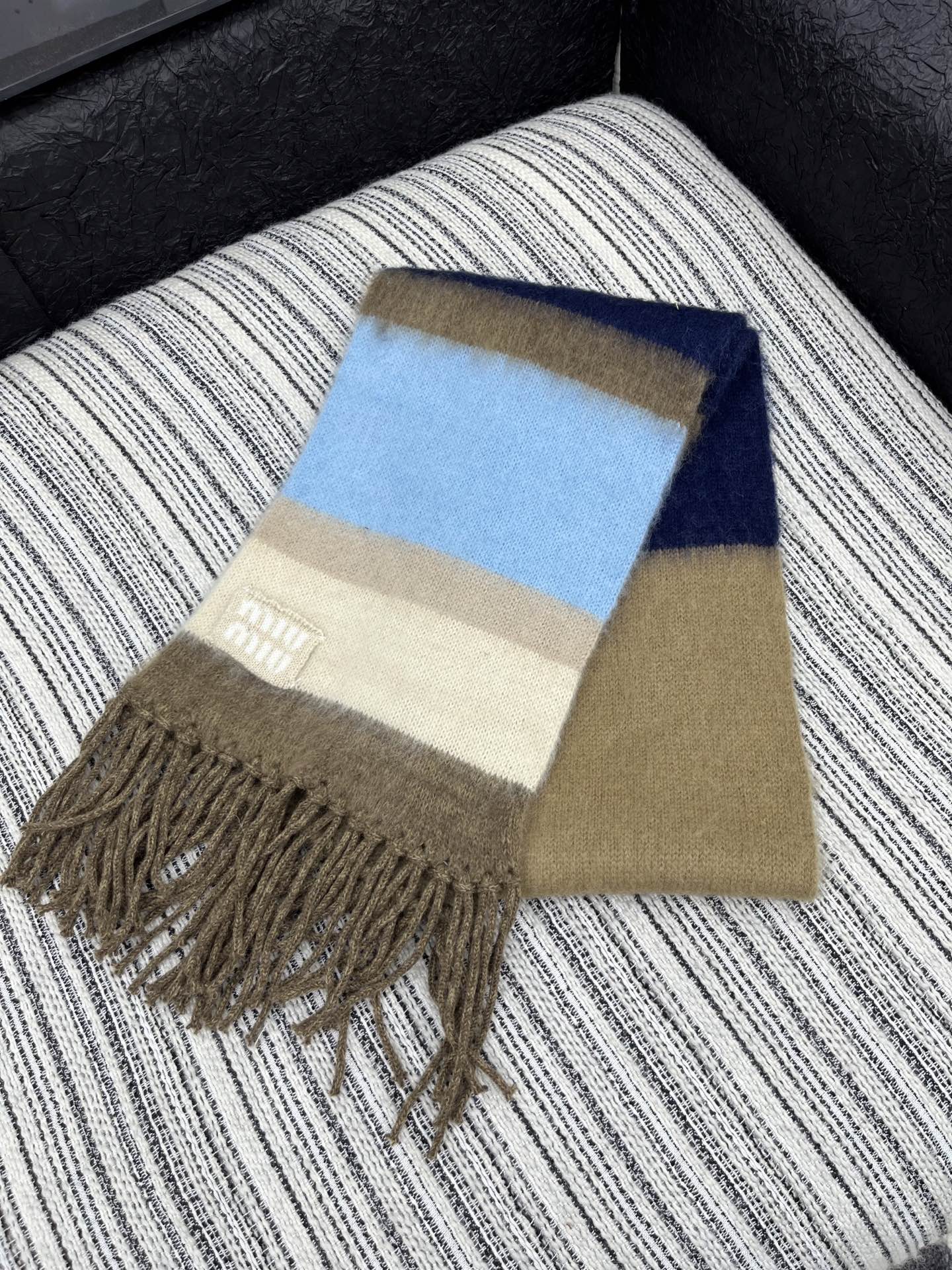 𝐌𝐈𝐔 𝐌𝐈* 25新款马海毛针织围巾 冬季搭配神器 彩色的拼接 少女感十足 超级柔软亲肤 软软糯糯纯手