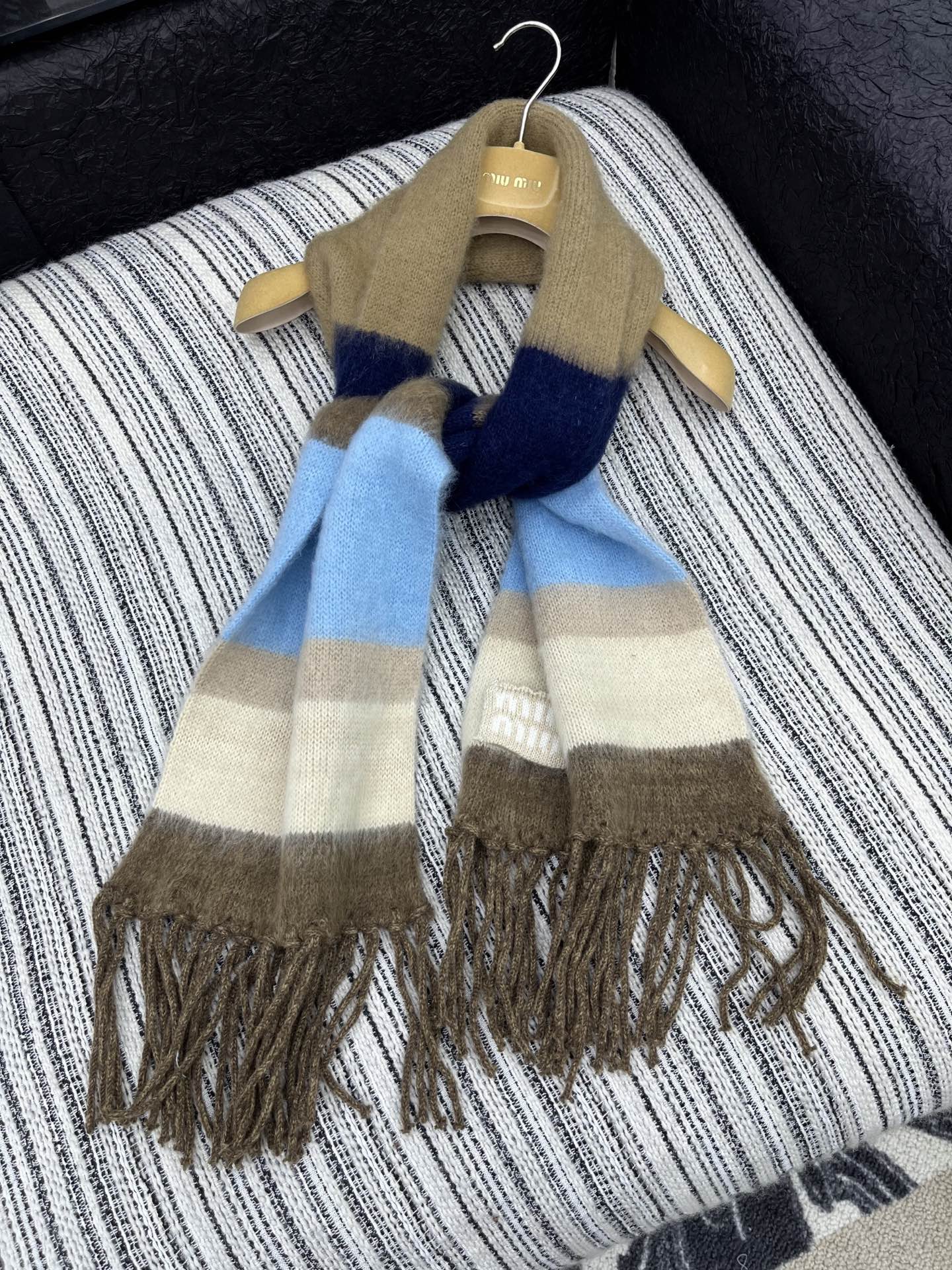 𝐌𝐈𝐔 𝐌𝐈* 25新款马海毛针织围巾 冬季搭配神器 彩色的拼接 少女感十足 超级柔软亲肤 软软糯糯纯手