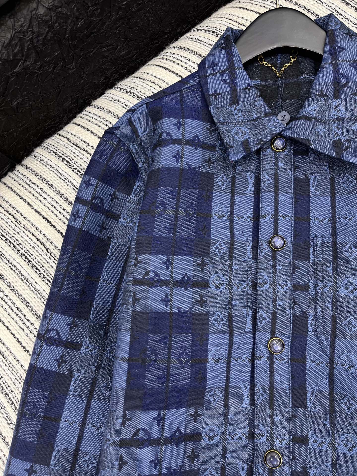 🛒𝐍𝐄𝐖 · 𝟐𝟎𝟐5/爆款现货【原版定制】Lv*｜ 2025新品提花牛仔外套 男女同款定制YB进口材质