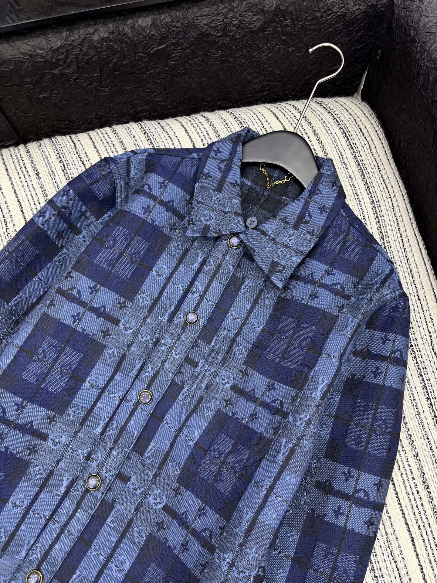 🛒𝐍𝐄𝐖 · 𝟐𝟎𝟐5/爆款现货【原版定制】Lv*｜ 2025新品提花牛仔外套 男女同款定制YB进口材质