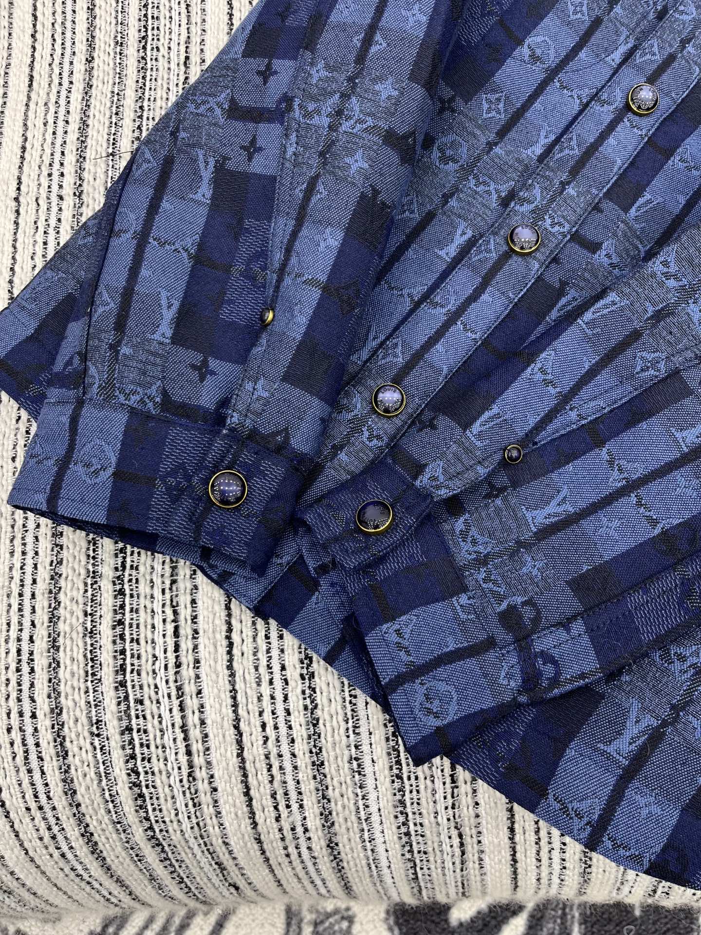 🛒𝐍𝐄𝐖 · 𝟐𝟎𝟐5/爆款现货【原版定制】Lv*｜ 2025新品提花牛仔外套 男女同款定制YB进口材质