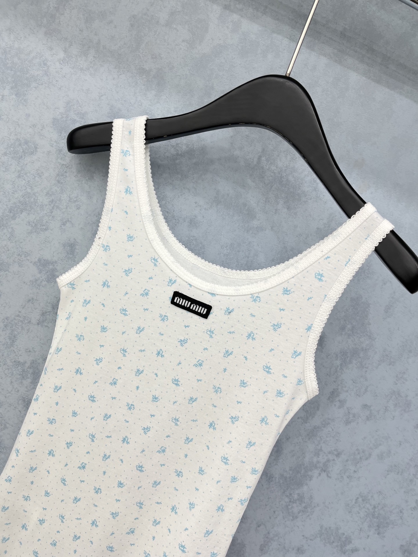 🛒𝐍𝐄𝐖 · 𝟐𝟎𝟐5/爆款现货原单品质 Miu Mi*｜25早秋新款圆领花边背心 系列款不同于传统的正