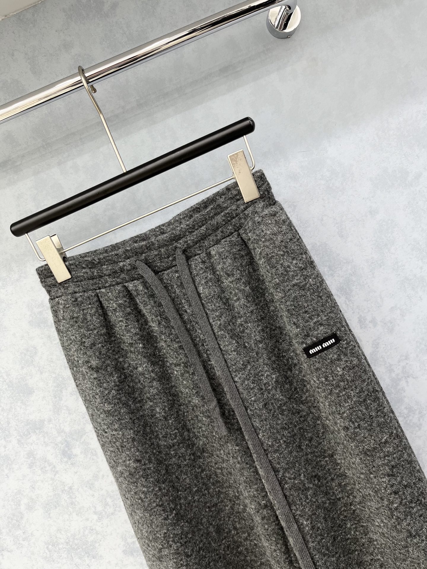 🛒𝐍𝐄𝐖 · 𝟐𝟎𝟐5/爆款现货原单品质 Miu Mi*｜2025新品加厚羊毛休闲裤高品质羊毛🦙 ，软软