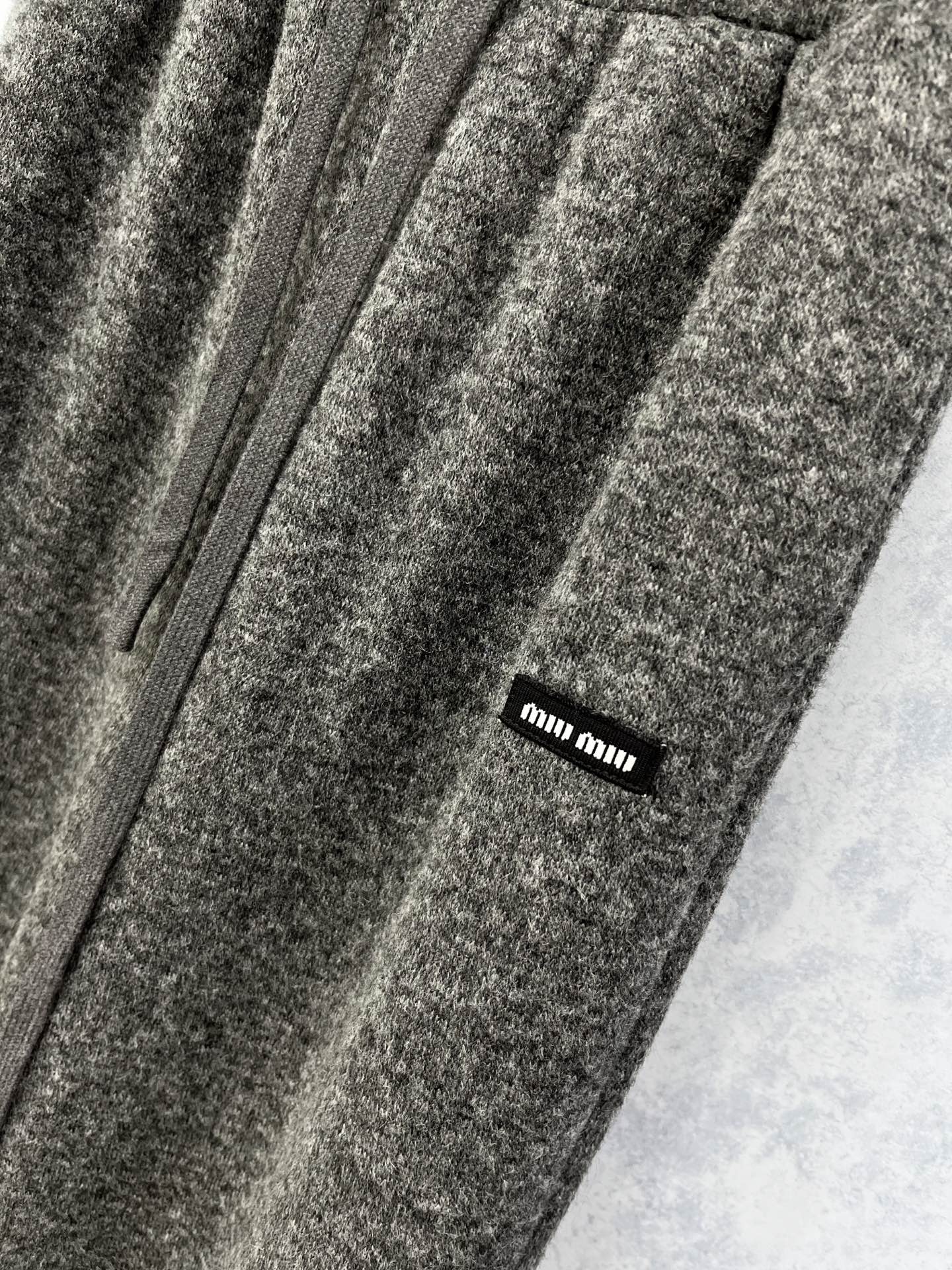 🛒𝐍𝐄𝐖 · 𝟐𝟎𝟐5/爆款现货原单品质 Miu Mi*｜2025新品加厚羊毛休闲裤高品质羊毛🦙 ，软软