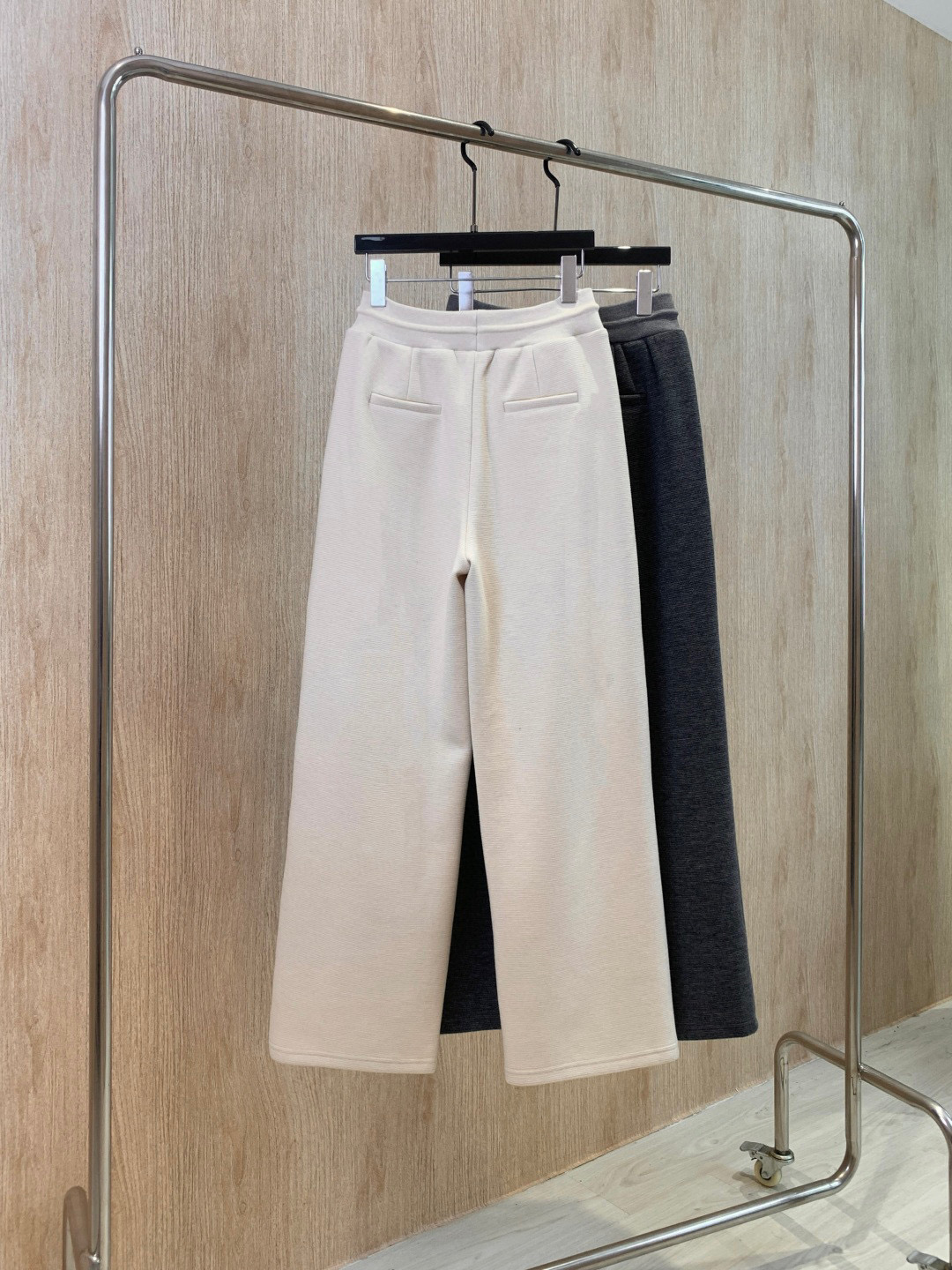 🛒𝐍𝐄𝐖 · 𝟐𝟎𝟐5/爆款现货原单品质 MM6｜抽绳休闲西裤高品质面料质感柔软细腻舒适气质百搭有型 低