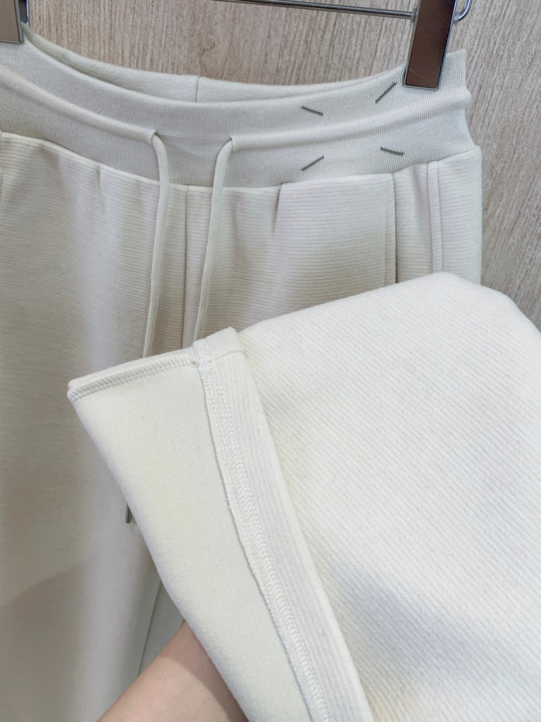 🛒𝐍𝐄𝐖 · 𝟐𝟎𝟐5/爆款现货原单品质 MM6｜抽绳休闲西裤高品质面料质感柔软细腻舒适气质百搭有型 低