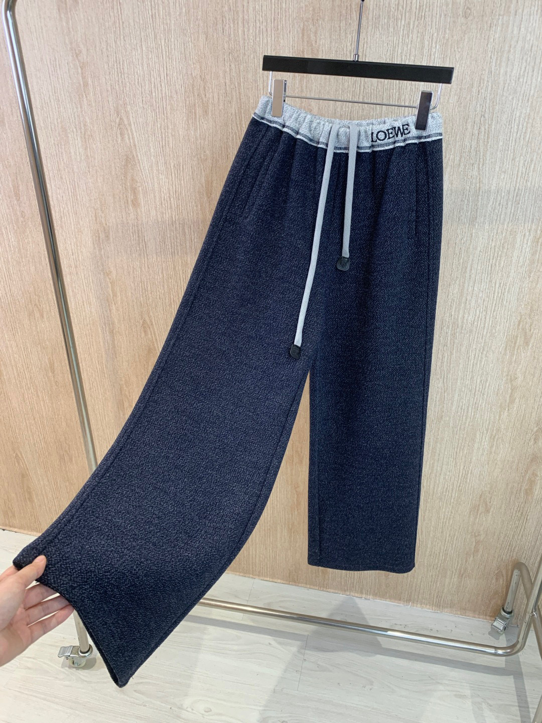 🛒𝐍𝐄𝐖 · 𝟐𝟎𝟐5/爆款现货原单品质 Loe*｜撞色抽绳休闲西裤高品质面料质感柔软细腻舒适气质百搭有