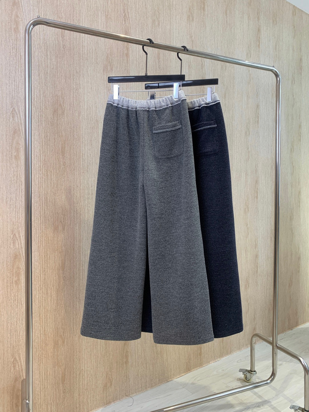 🛒𝐍𝐄𝐖 · 𝟐𝟎𝟐5/爆款现货原单品质 Loe*｜撞色抽绳休闲西裤高品质面料质感柔软细腻舒适气质百搭有