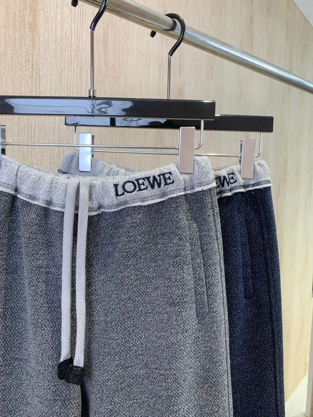 🛒𝐍𝐄𝐖 · 𝟐𝟎𝟐5/爆款现货原单品质 Loe*｜撞色抽绳休闲西裤高品质面料质感柔软细腻舒适气质百搭有