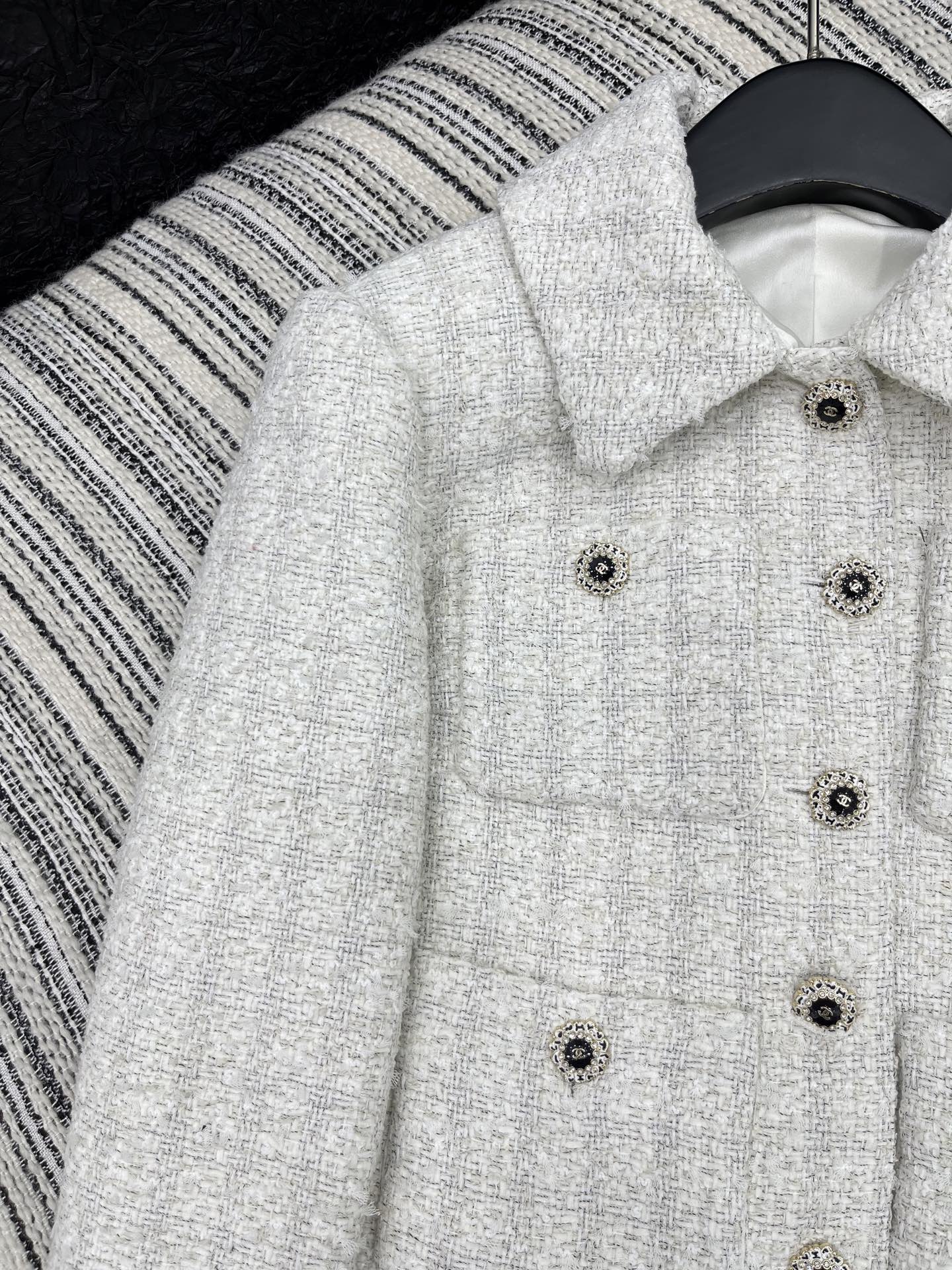 🛒𝐍𝐄𝐖 · 𝟐𝟎𝟐5/爆款现货【原版定制】Chane*｜2025新品格纹粗花呢圆领外套定制YB进口材质