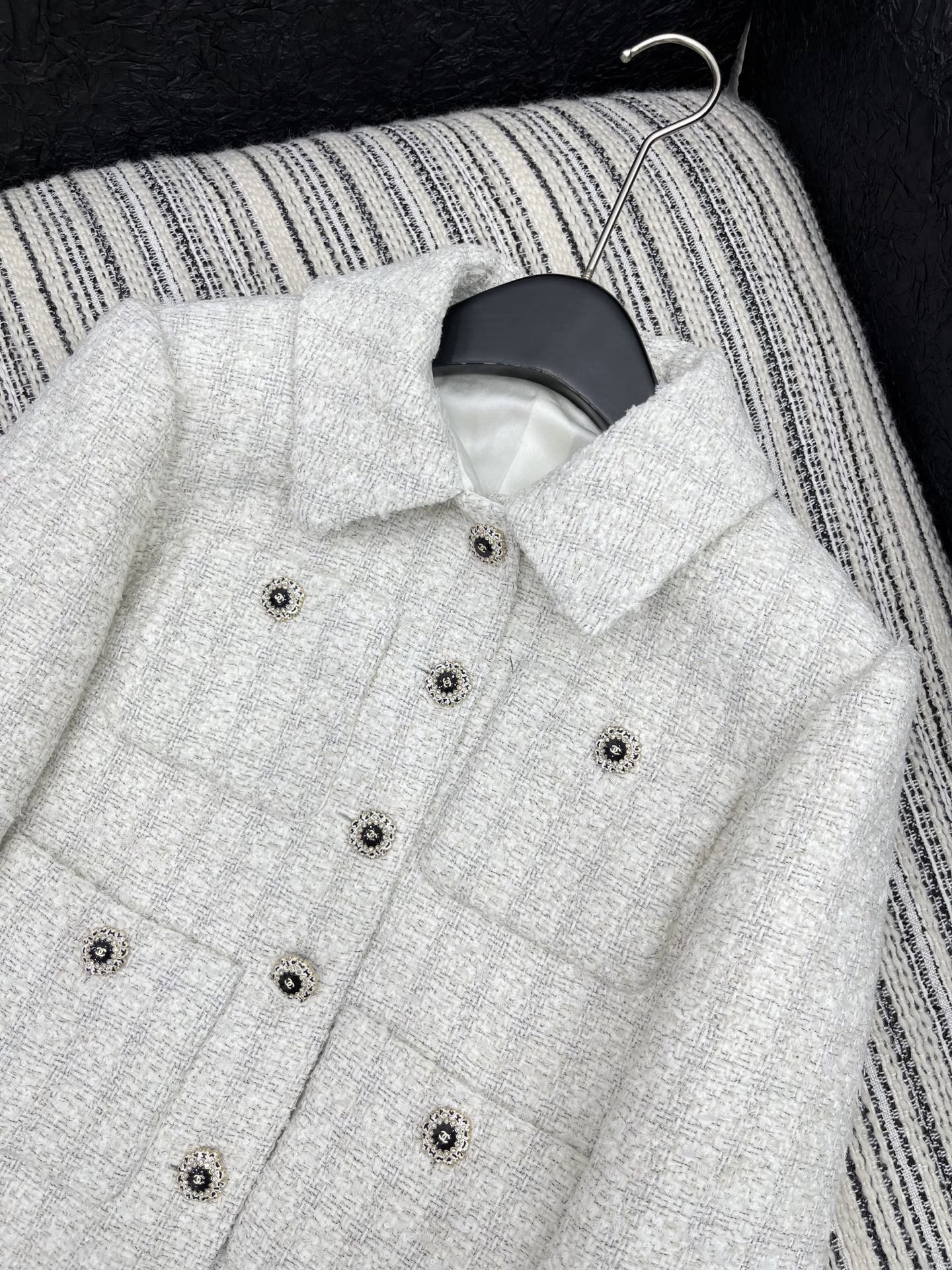 🛒𝐍𝐄𝐖 · 𝟐𝟎𝟐5/爆款现货【原版定制】Chane*｜2025新品格纹粗花呢圆领外套定制YB进口材质