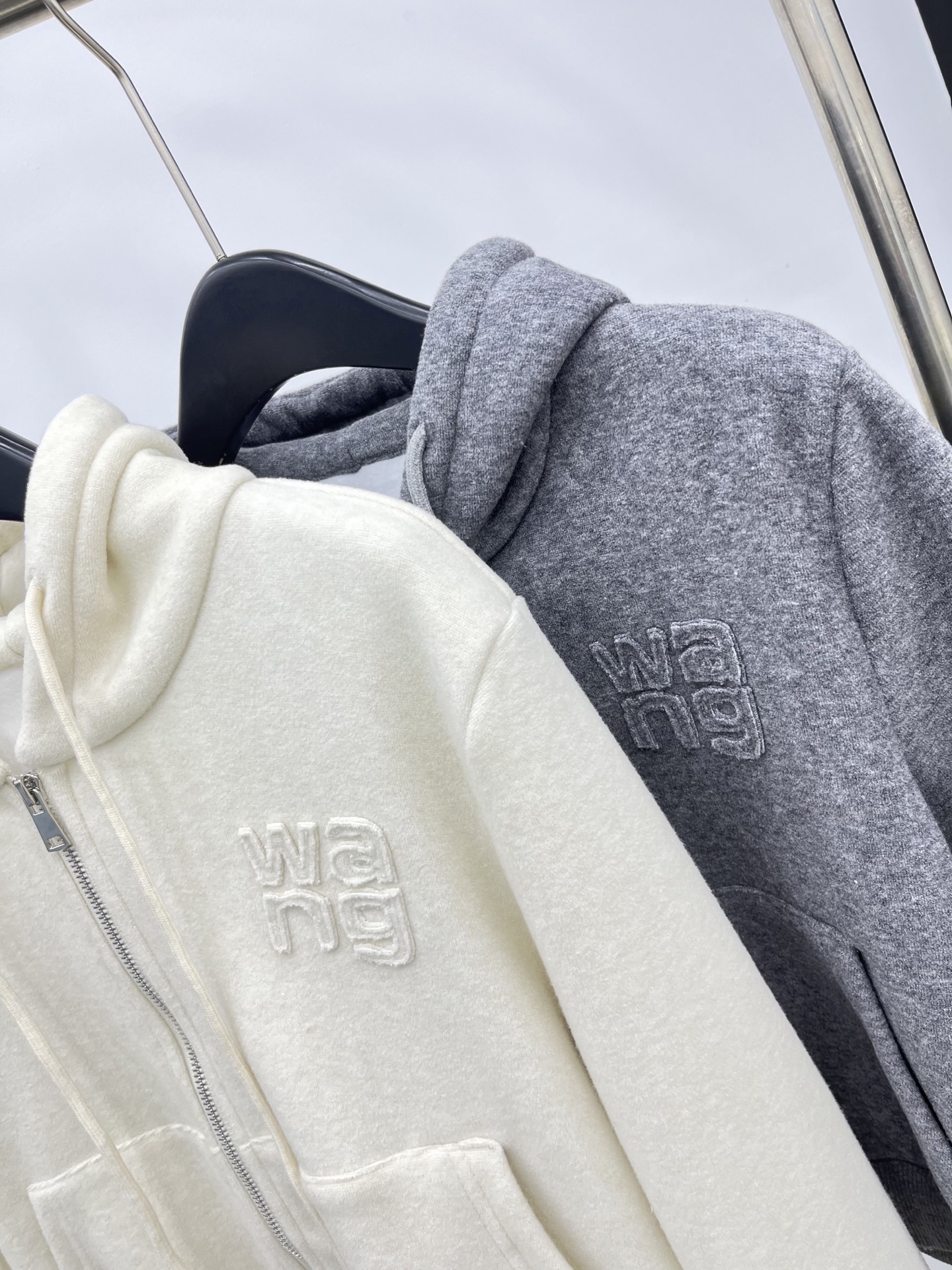 🛒𝐍𝐄𝐖 · 𝟐𝟎𝟐5/爆款现货原单品质 Ale*｜25早秋复合绒面新品套装！高端定制带帽外套，搭配松紧