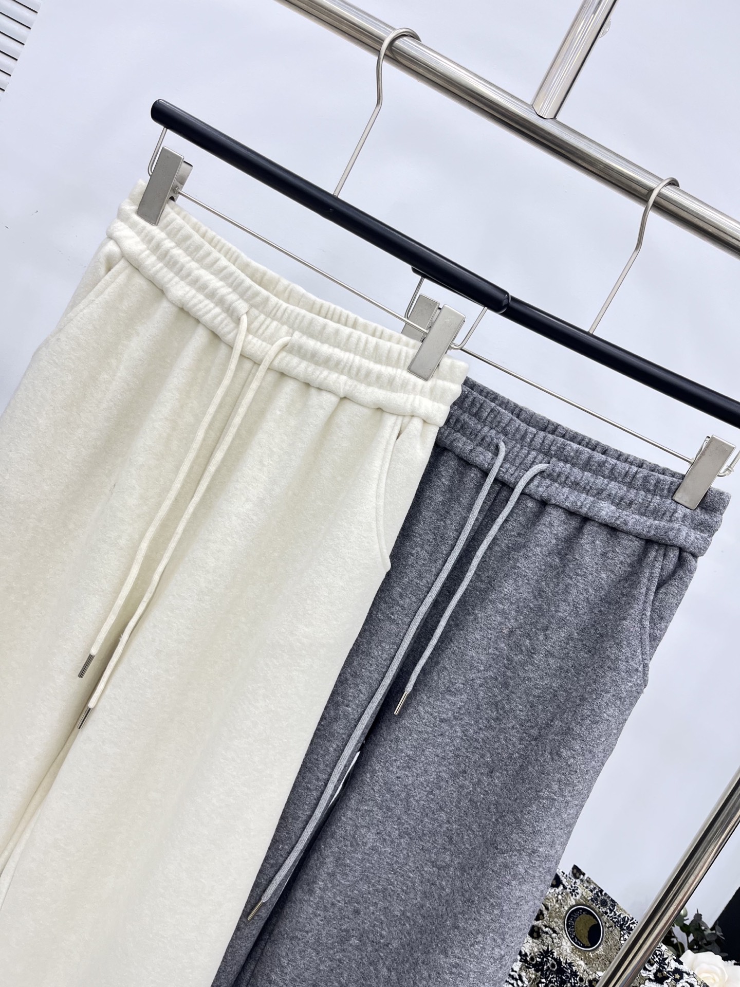 🛒𝐍𝐄𝐖 · 𝟐𝟎𝟐5/爆款现货原单品质 Ale*｜25早秋复合绒面新品套装！高端定制带帽外套，搭配松紧