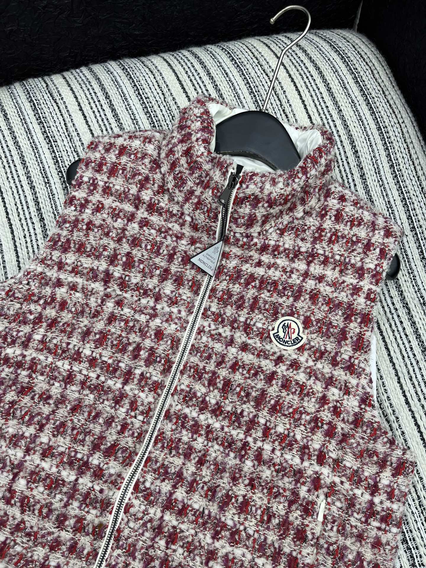 🛒𝐍𝐄𝐖 · 𝟐𝟎𝟐5/爆款现货【原版订制】Mon*｜25秋冬新品立领粗花呢羽绒服马甲外套面包服设计 双