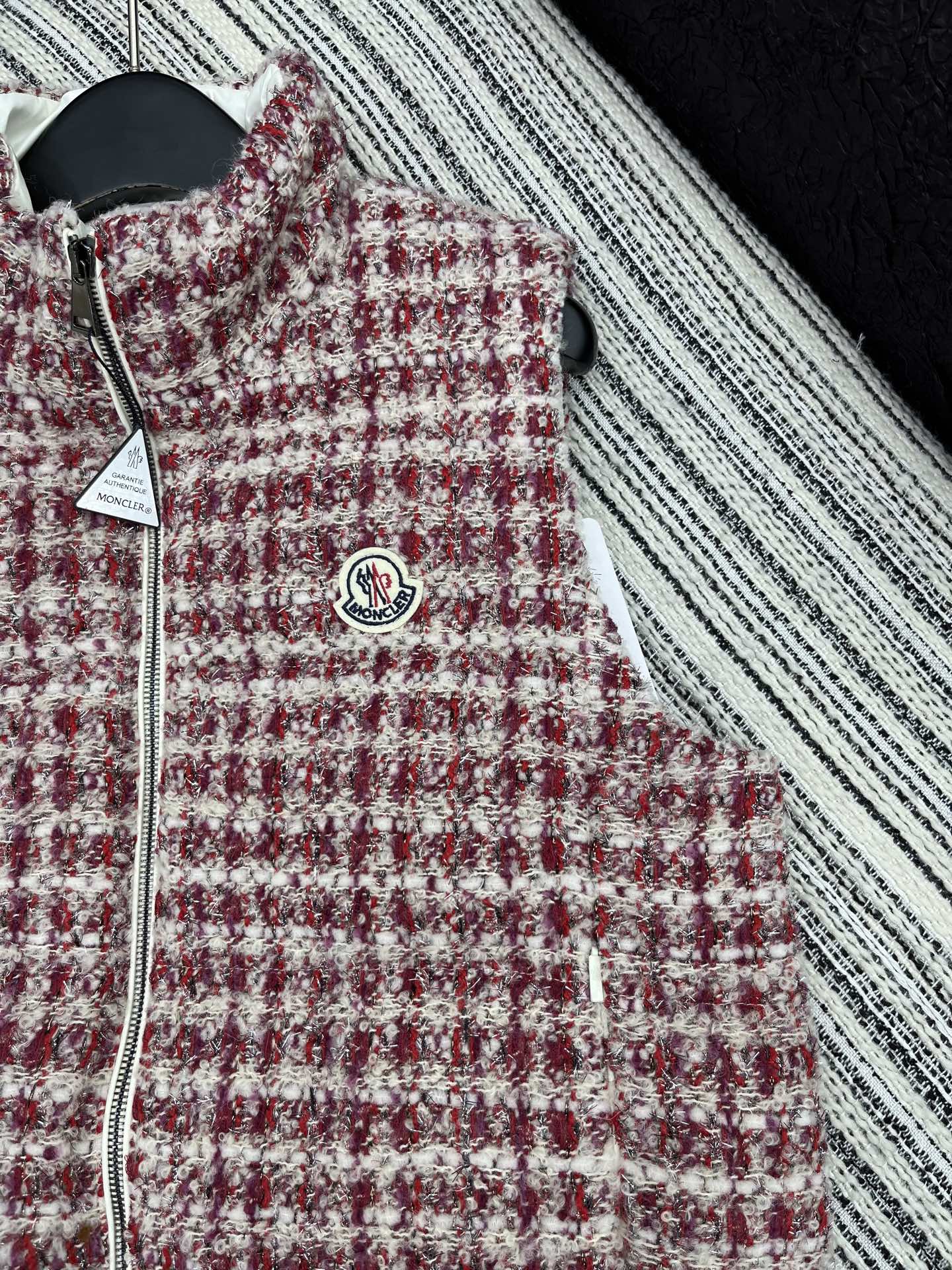 🛒𝐍𝐄𝐖 · 𝟐𝟎𝟐5/爆款现货【原版订制】Mon*｜25秋冬新品立领粗花呢羽绒服马甲外套面包服设计 双