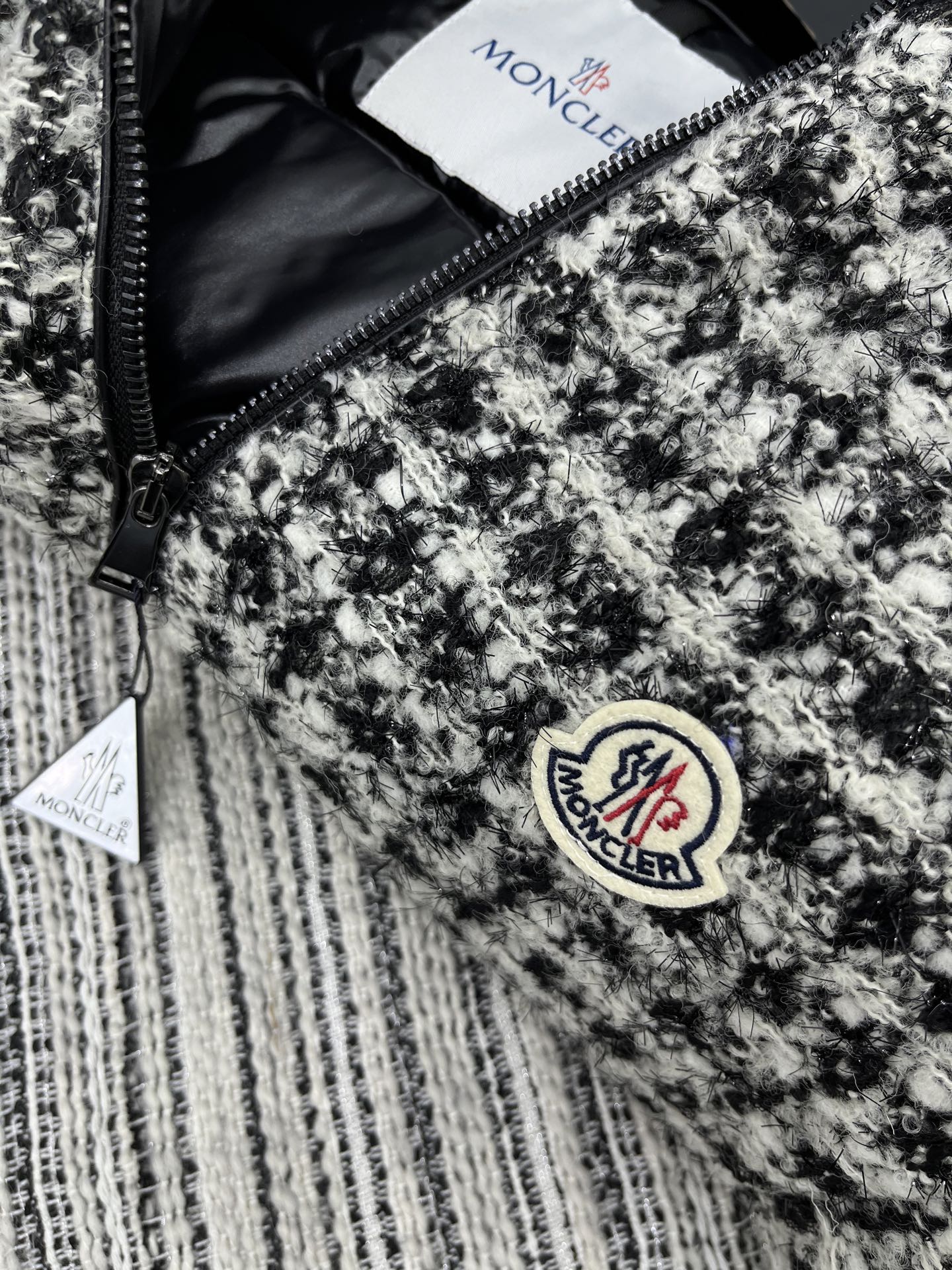 🛒𝐍𝐄𝐖 · 𝟐𝟎𝟐5/爆款现货【原版订制】Mon*｜25秋冬新品立领粗花呢羽绒服马甲外套面包服设计 双