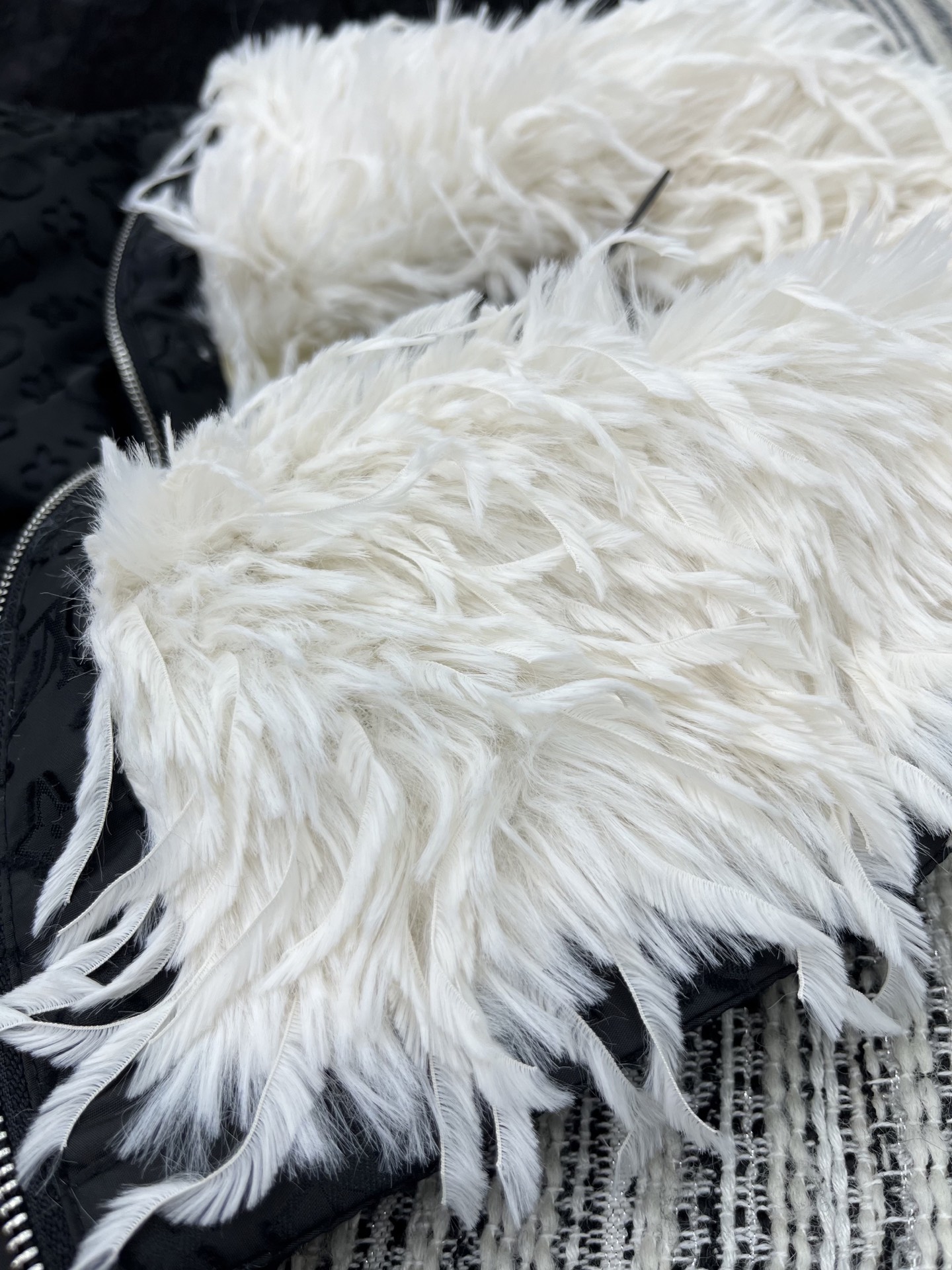 🛒𝐍𝐄𝐖 · 𝟐𝟎𝟐5/爆款现货原单品质 Mon*｜25秋冬新品代购爆款本季最好看的一款羽绒服外套经典老