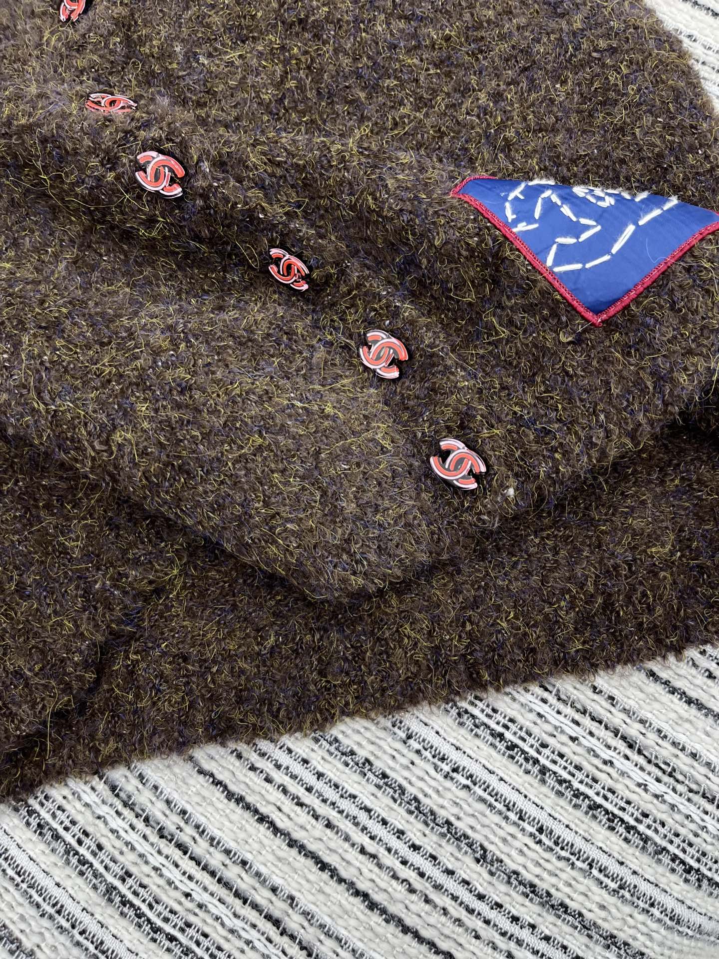 🛒𝐍𝐄𝐖 · 𝟐𝟎𝟐5/爆款现货原单品质 Chan*｜25中古系列重工羊毛🦙手工双C扣背心翻领外套独家订