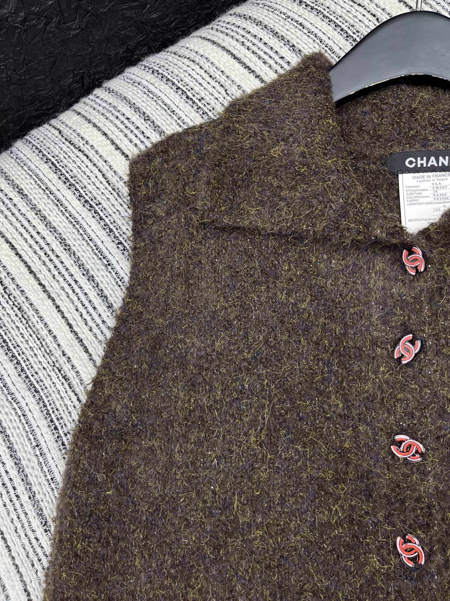 🛒𝐍𝐄𝐖 · 𝟐𝟎𝟐5/爆款现货原单品质 Chan*｜25中古系列重工羊毛🦙手工双C扣背心翻领外套独家订