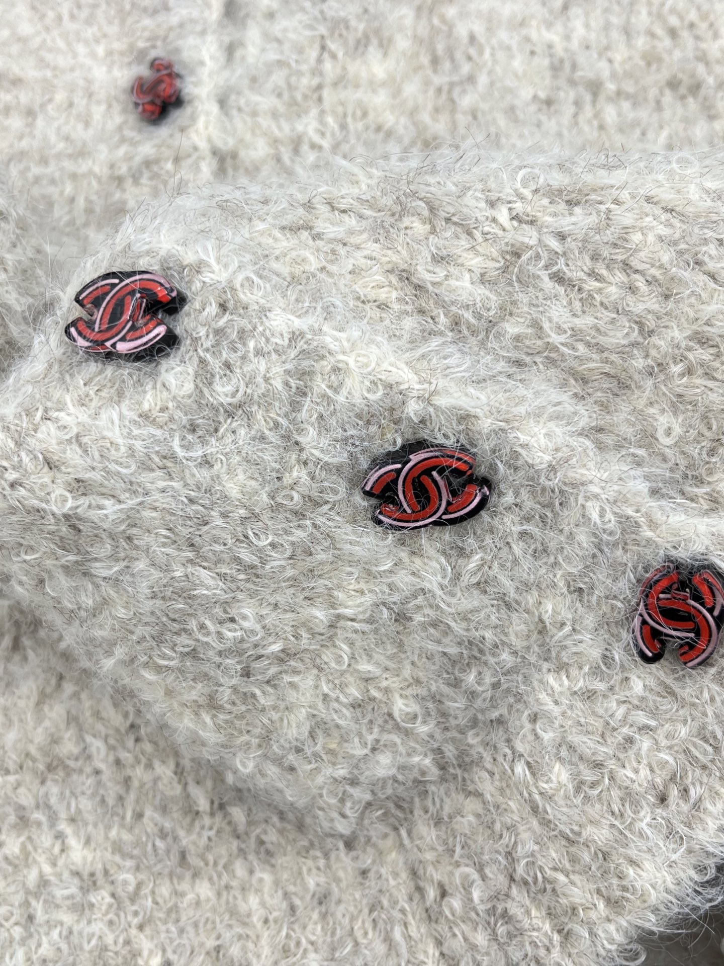 🛒𝐍𝐄𝐖 · 𝟐𝟎𝟐5/爆款现货原单品质 Chan*｜25中古系列重工羊毛🦙手工双C扣背心翻领外套独家订