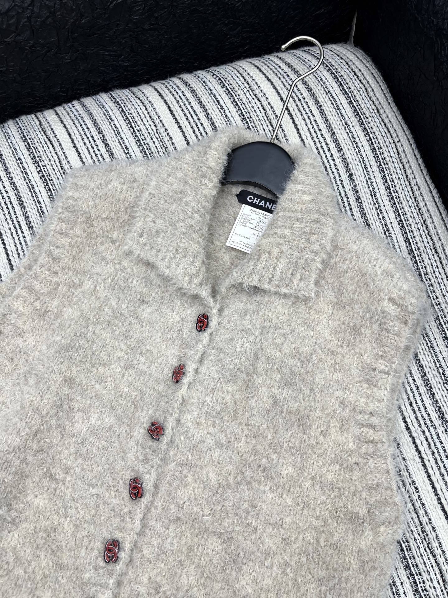 🛒𝐍𝐄𝐖 · 𝟐𝟎𝟐5/爆款现货原单品质 Chan*｜25中古系列重工羊毛🦙手工双C扣背心翻领外套独家订