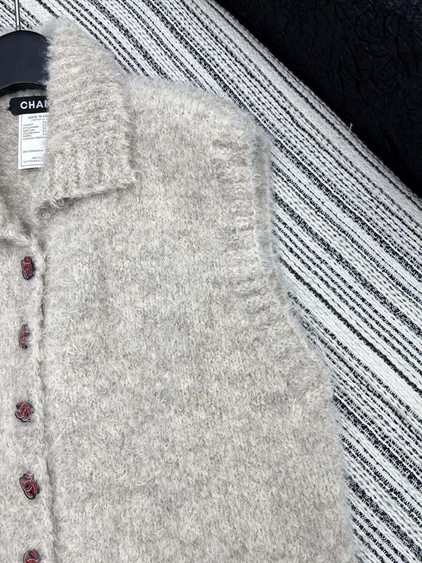 🛒𝐍𝐄𝐖 · 𝟐𝟎𝟐5/爆款现货原单品质 Chan*｜25中古系列重工羊毛🦙手工双C扣背心翻领外套独家订